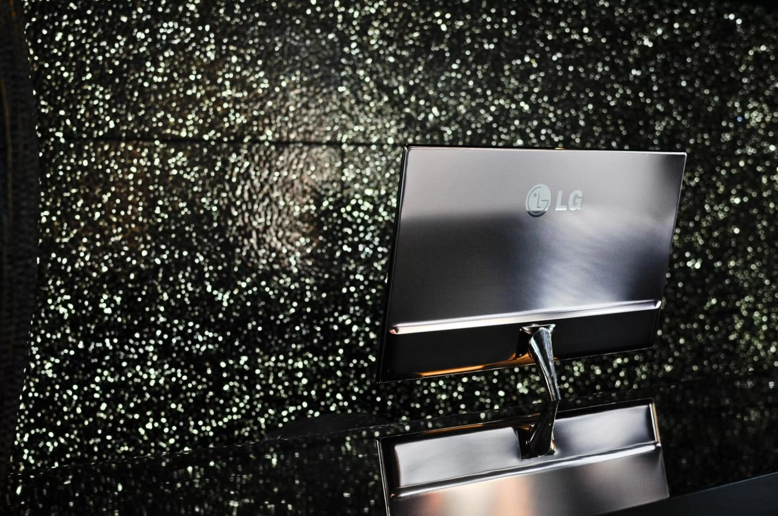 TV and multimedia in Evidencia Belverde Hotel