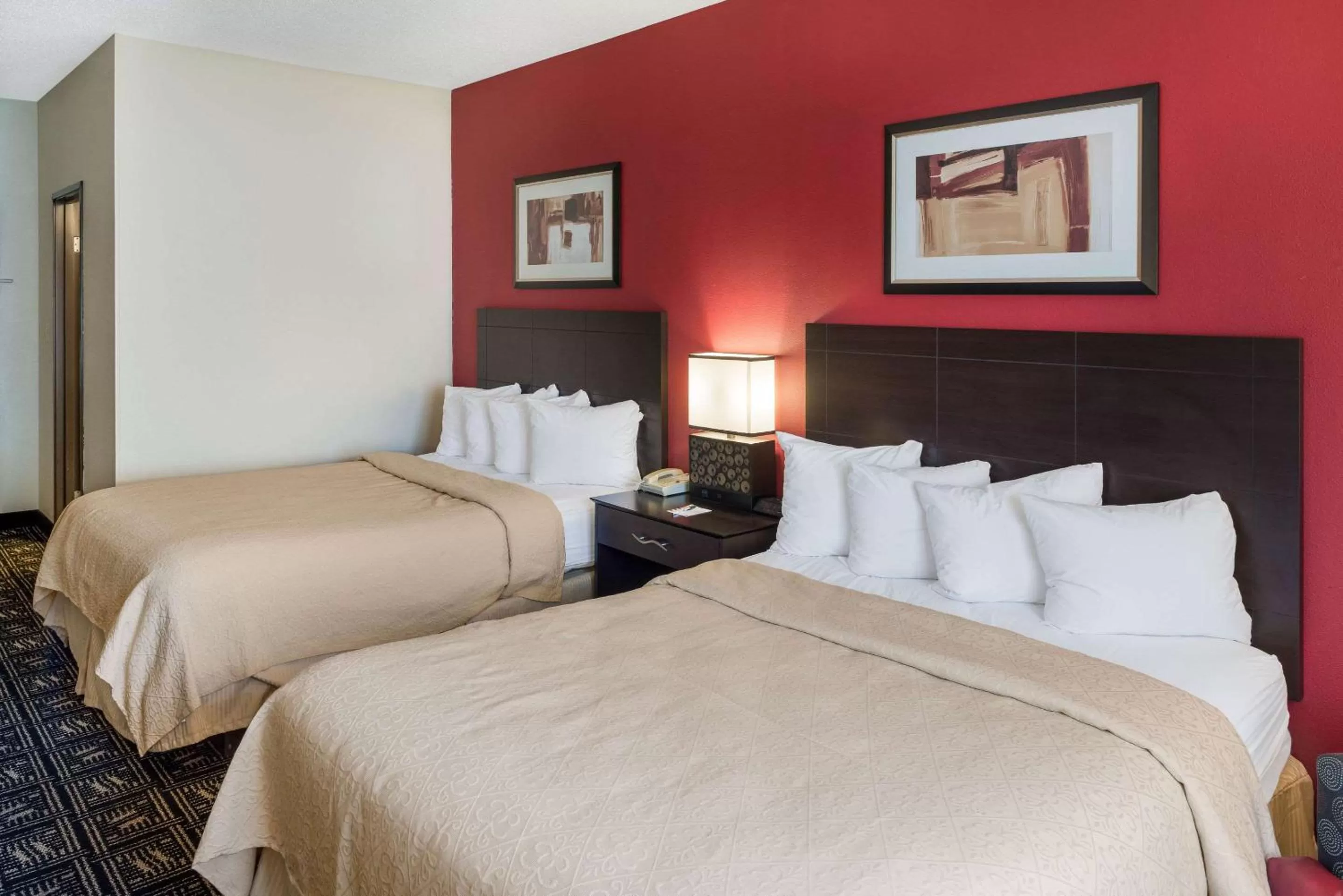 Photo of the whole room, Bed in Quality Inn & Suites Mankato East