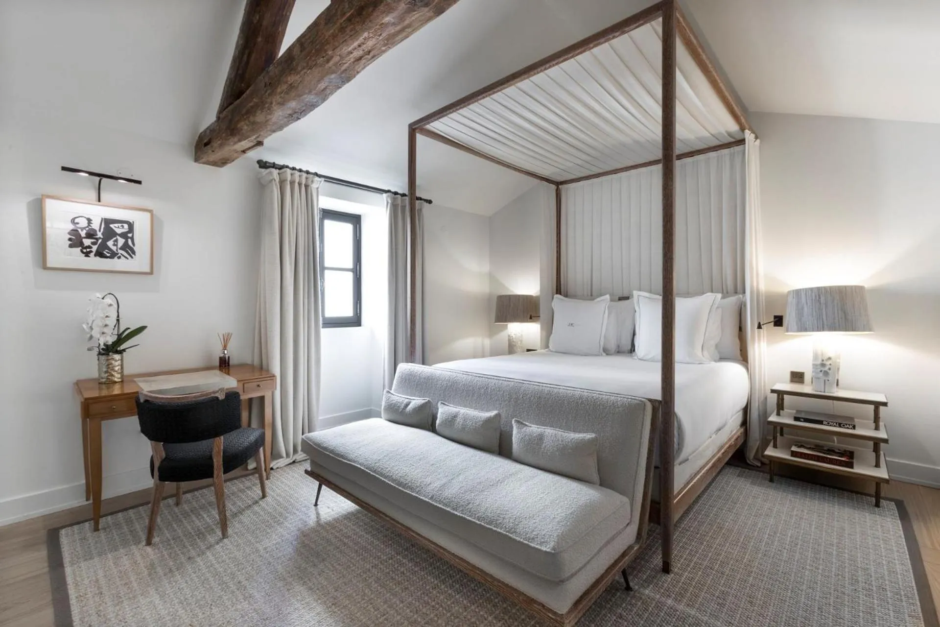 Bedroom, Bed in J.K. Place Paris