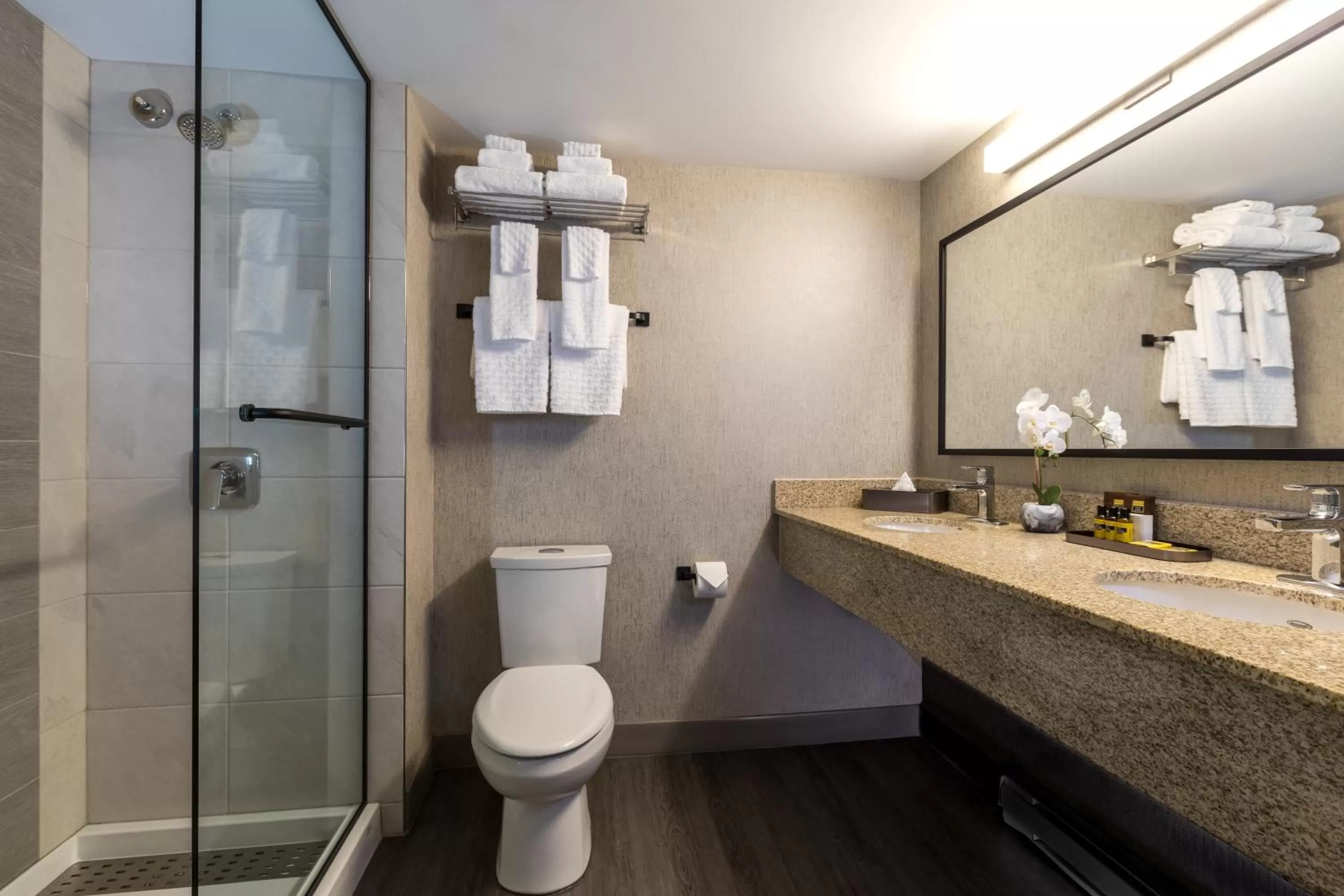 Bathroom in Best Western Plus Tin Wis Resort