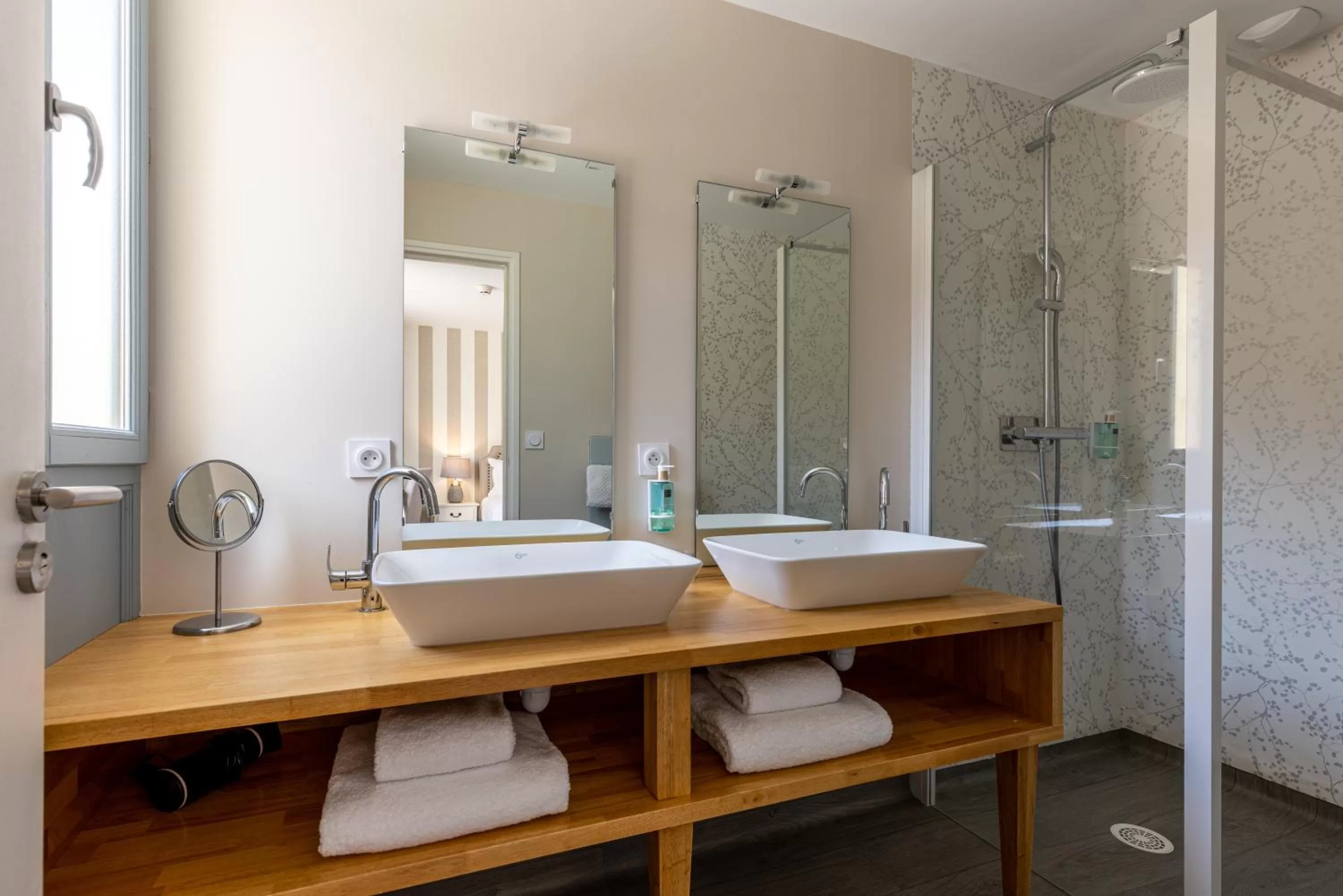 Bathroom in Hôtel-Restaurant des Augustins