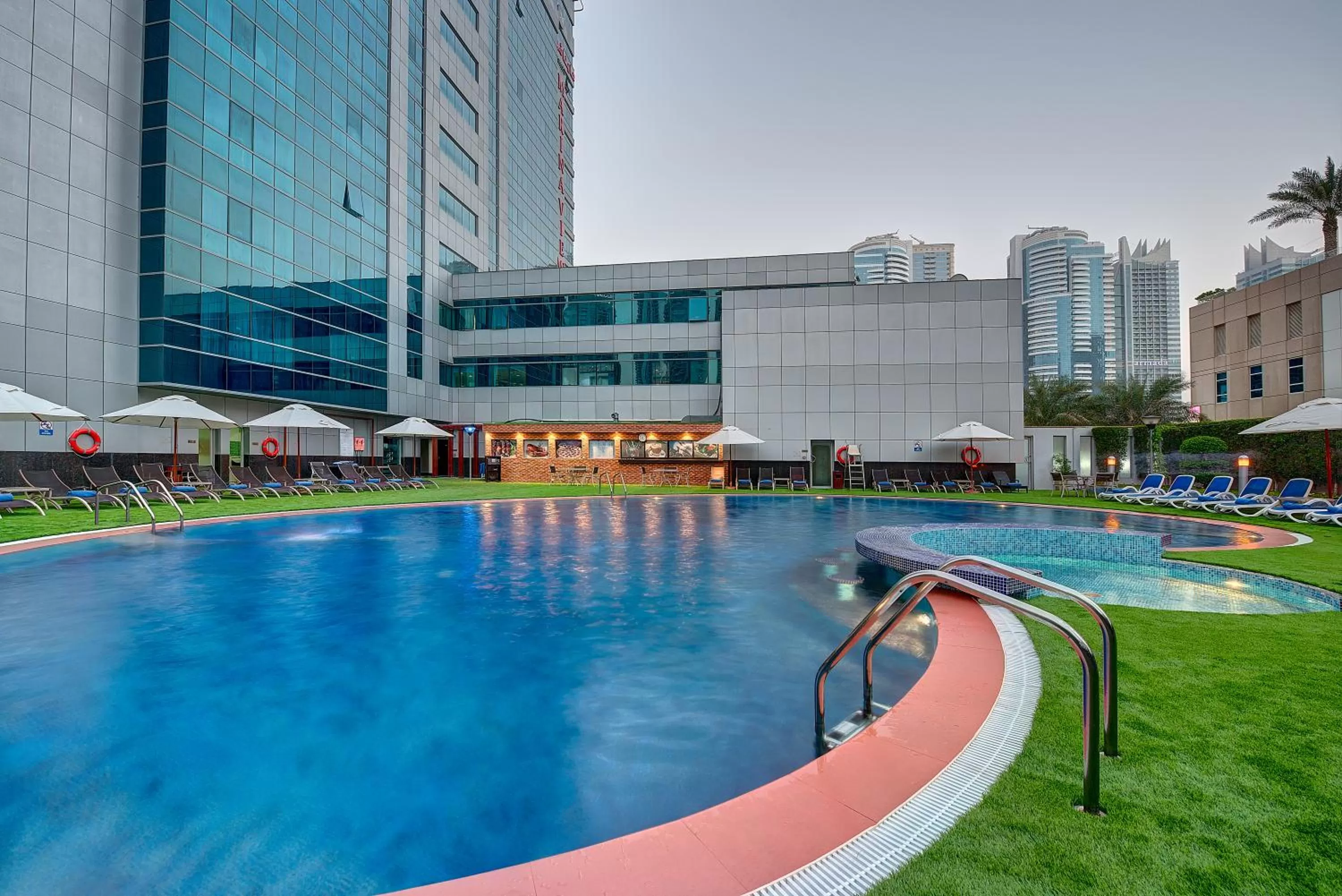 Swimming pool in Marina View Deluxe Hotel Apartment