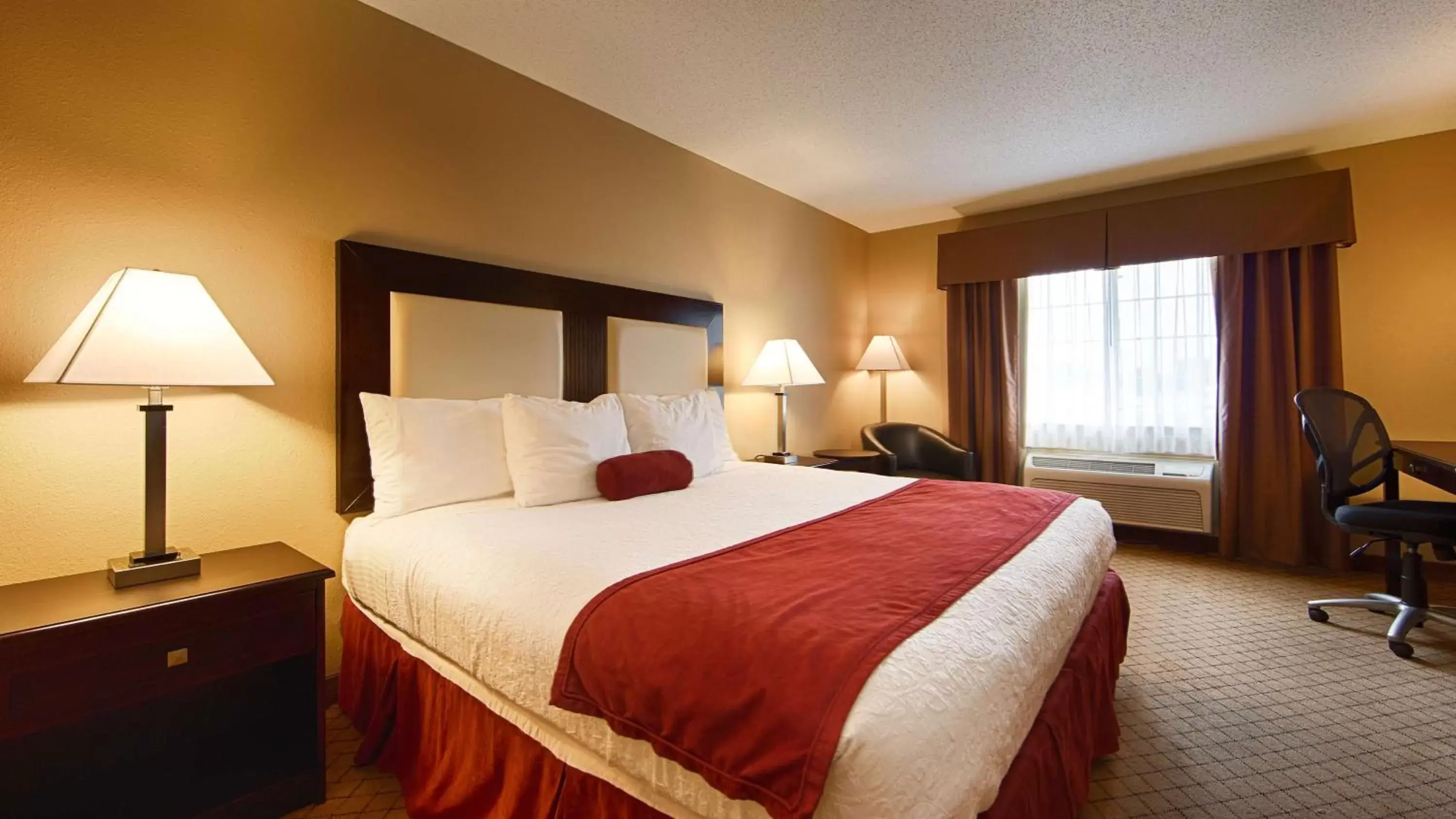 King Room - Disability Access/Non-Smoking in Best Western Macomb Inn King Room - Disability Access/Non-Smoking in Best Western Macomb Inn