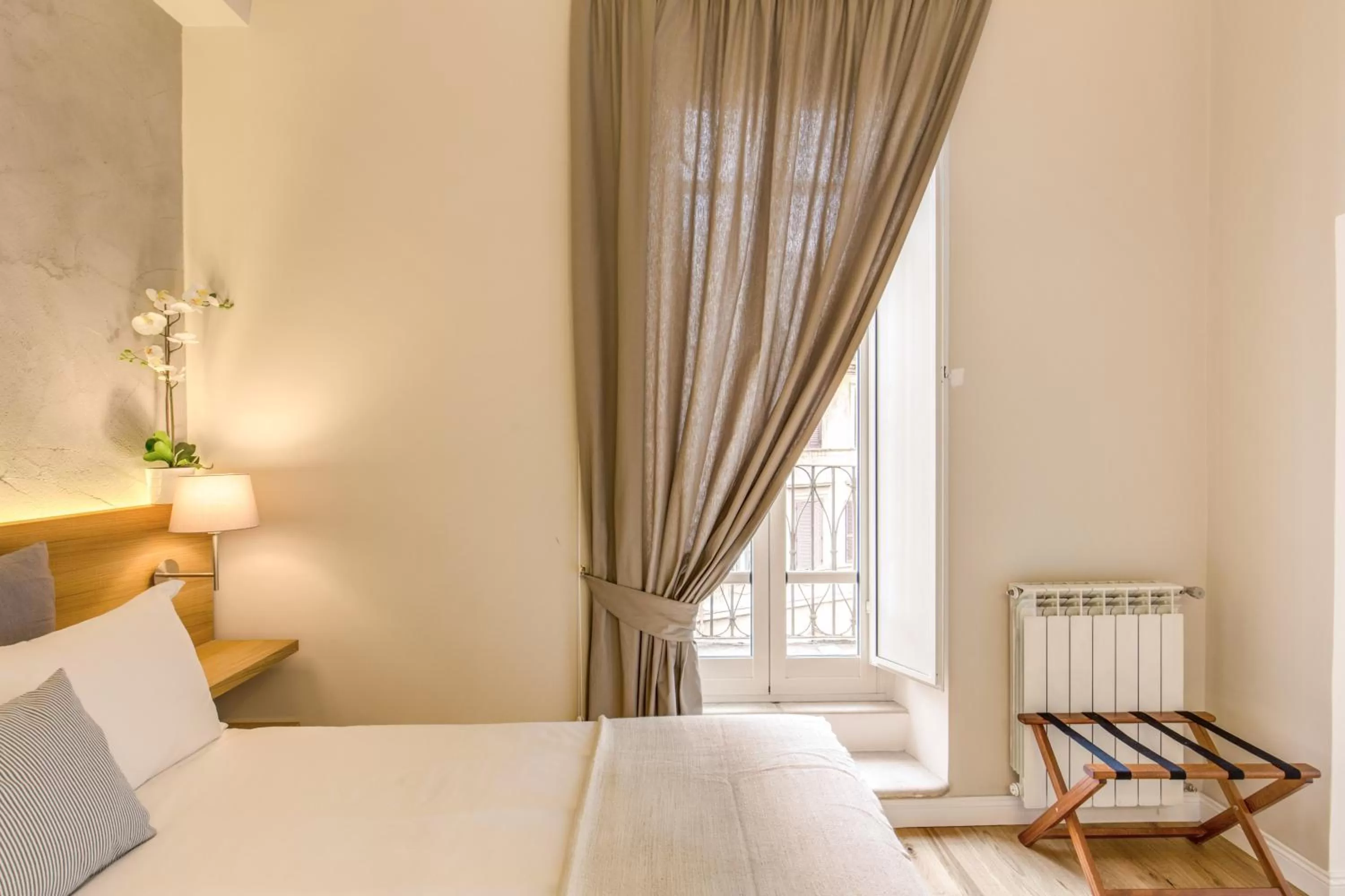 Decorative detail, Bed in The Spanish Suite Campo de' Fiori