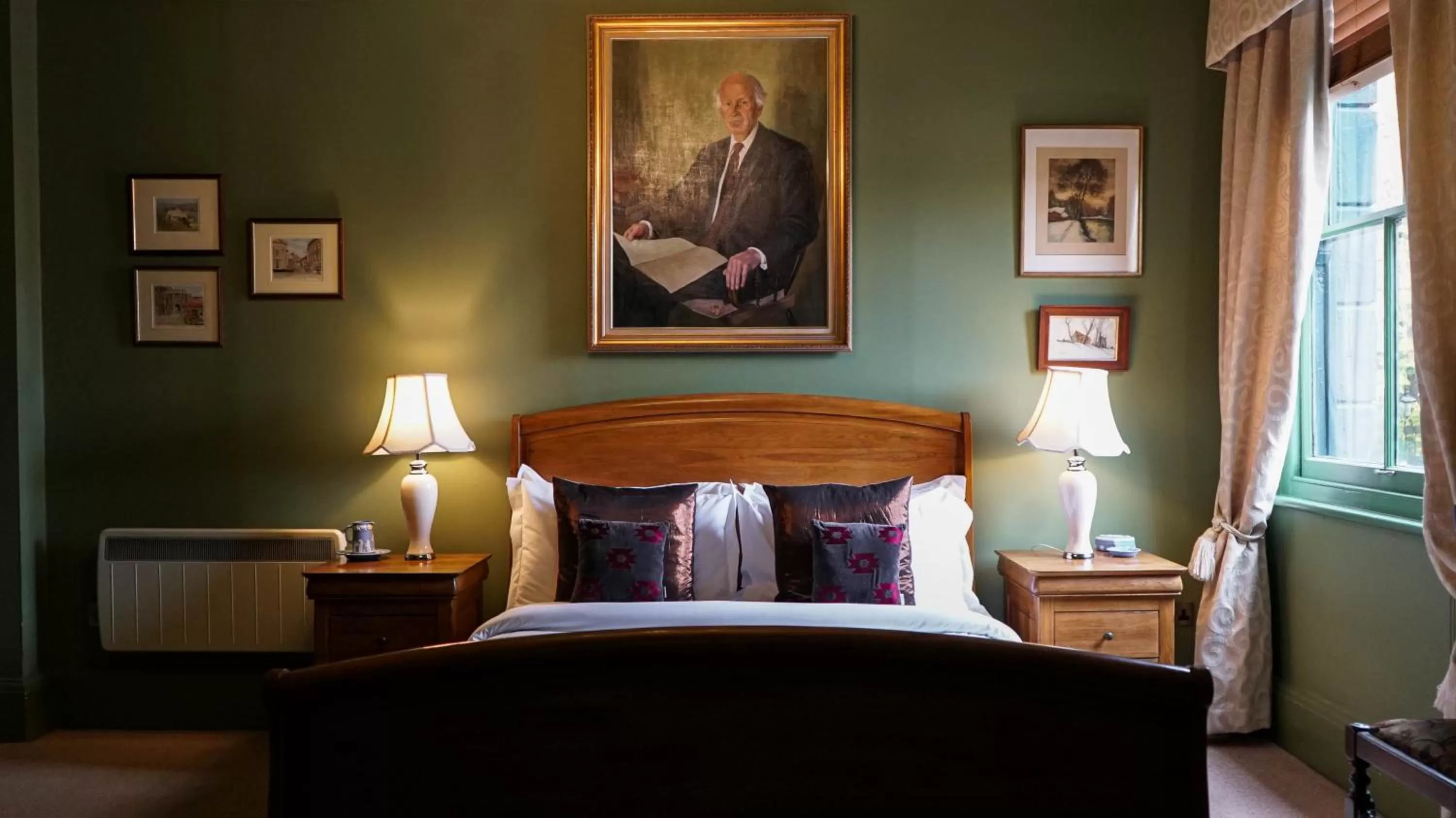 Bed in The King Alfred Pub