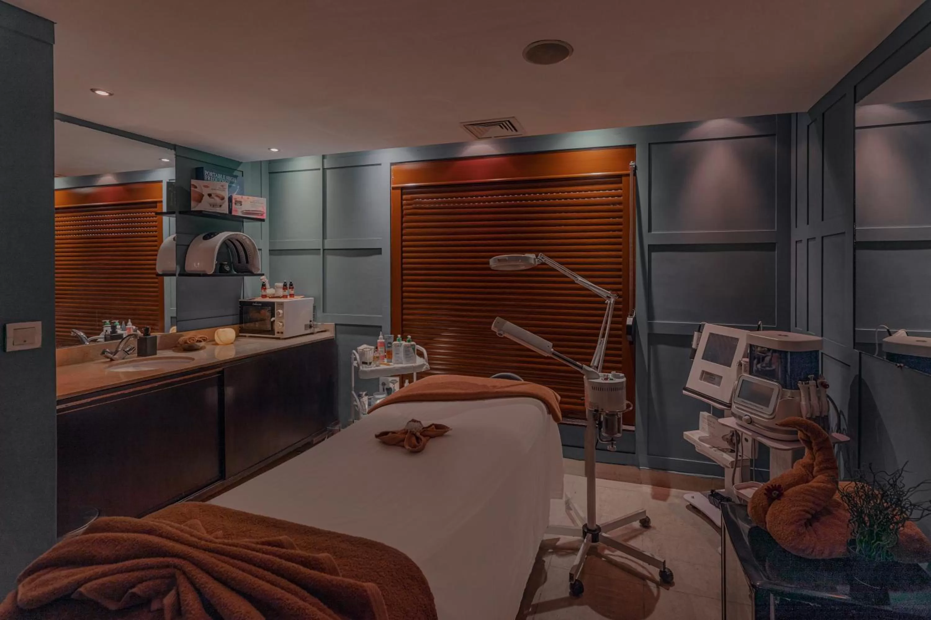 Spa and wellness centre/facilities, Bed in Radisson Blu Hotel, Cairo Heliopolis