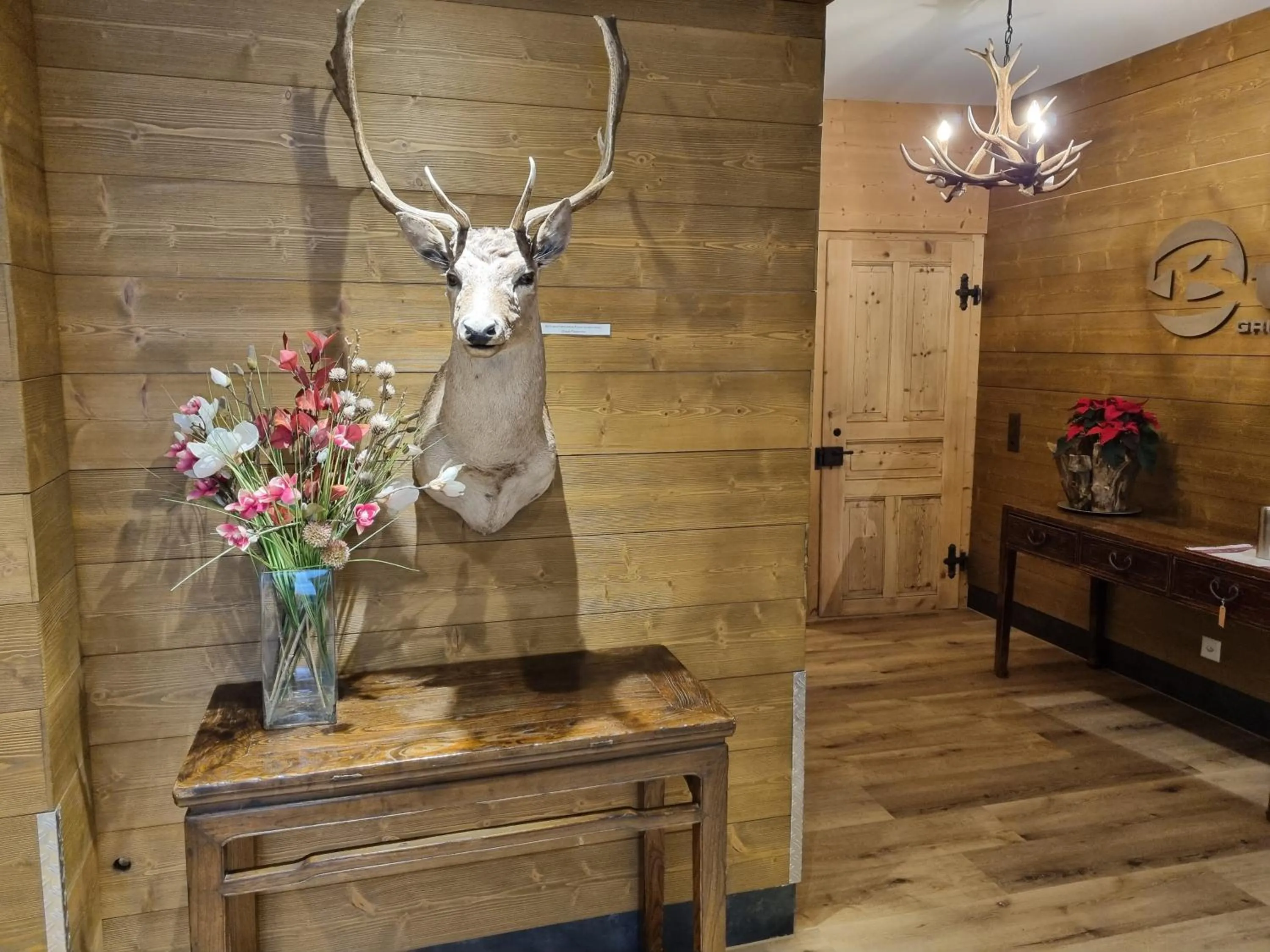 Facade/entrance in Hotel Bernerhof Grindelwald