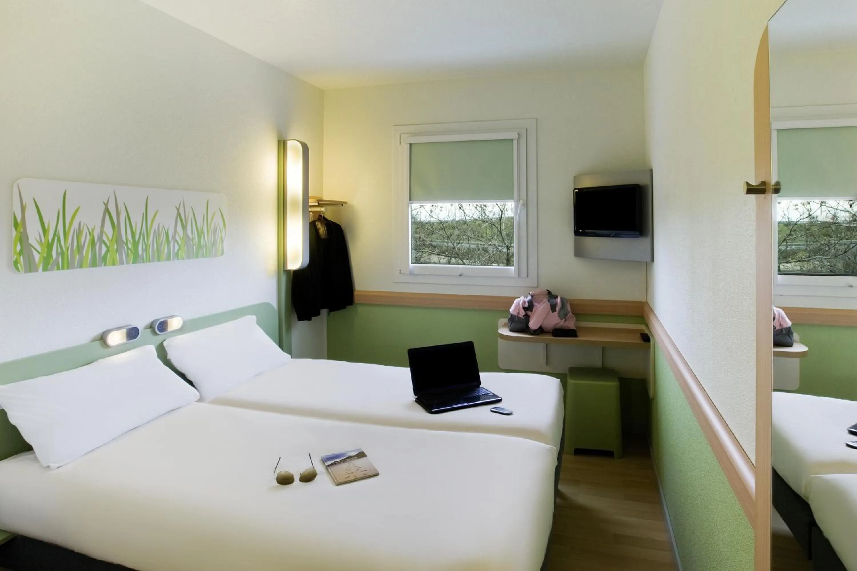 Photo of the whole room, Bed in Ibis Budget Madrid Vallecas
