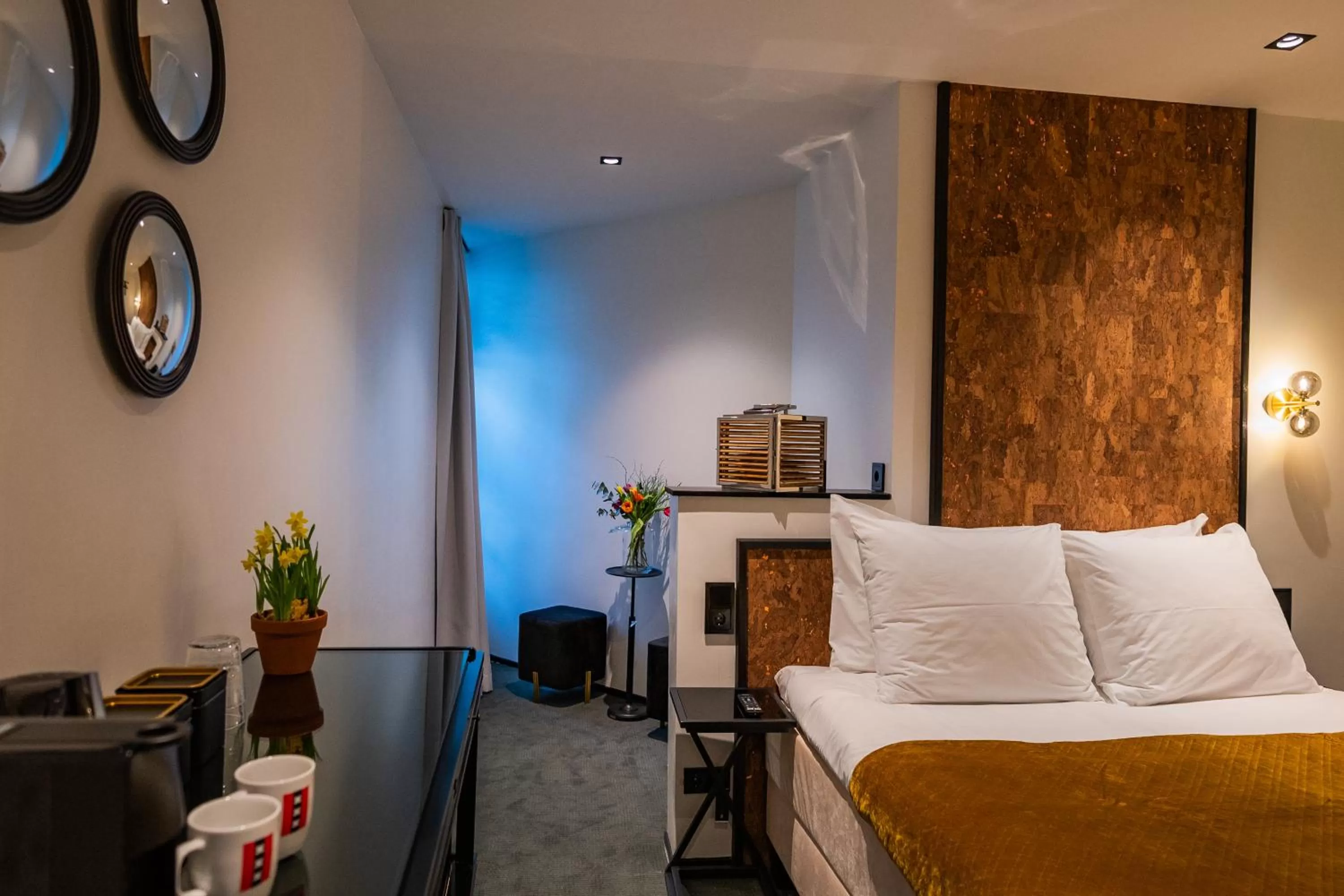 Photo of the whole room, Bed in Sotel Amsterdam Central Station