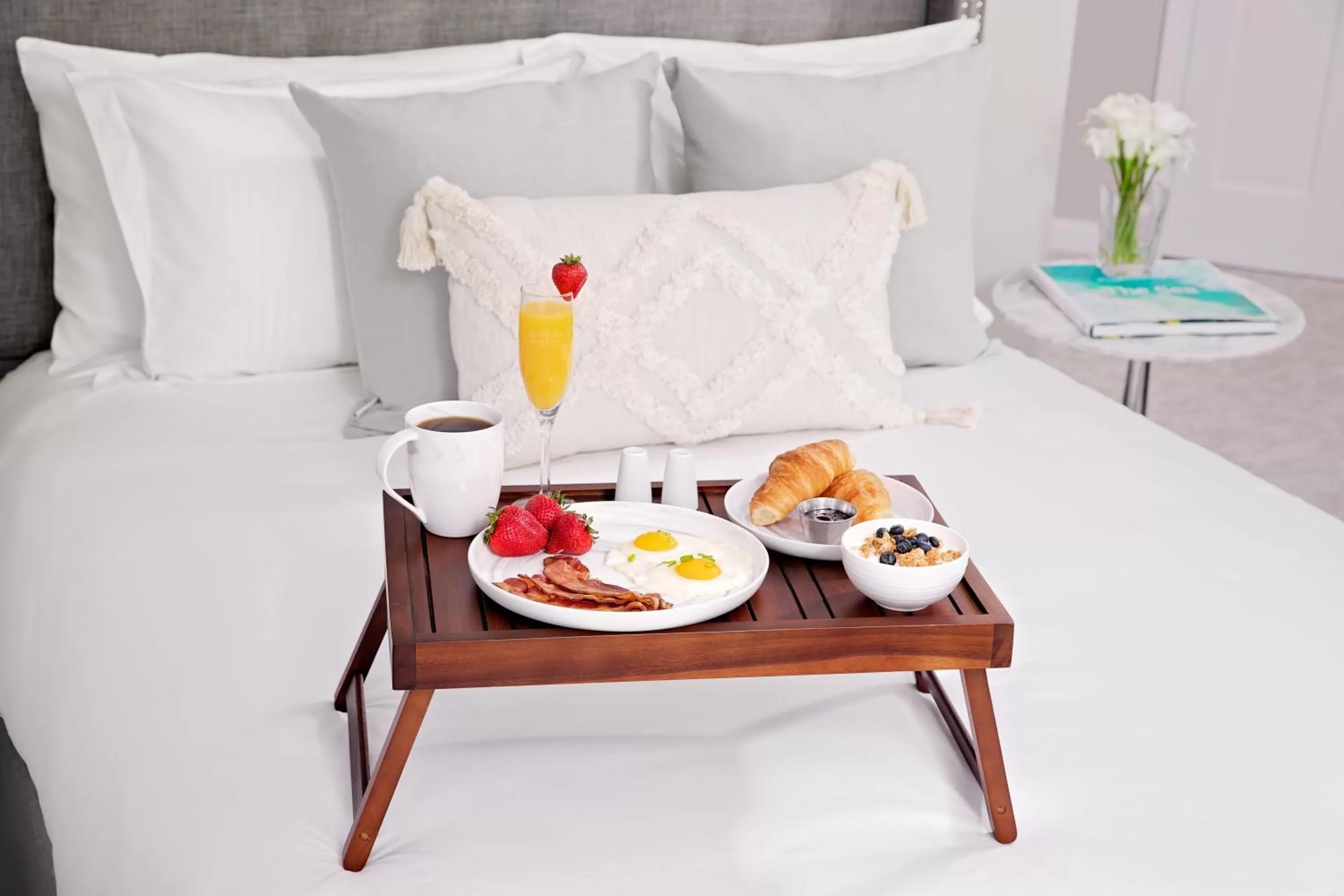 Breakfast in Inn at Harbor Hill Marina