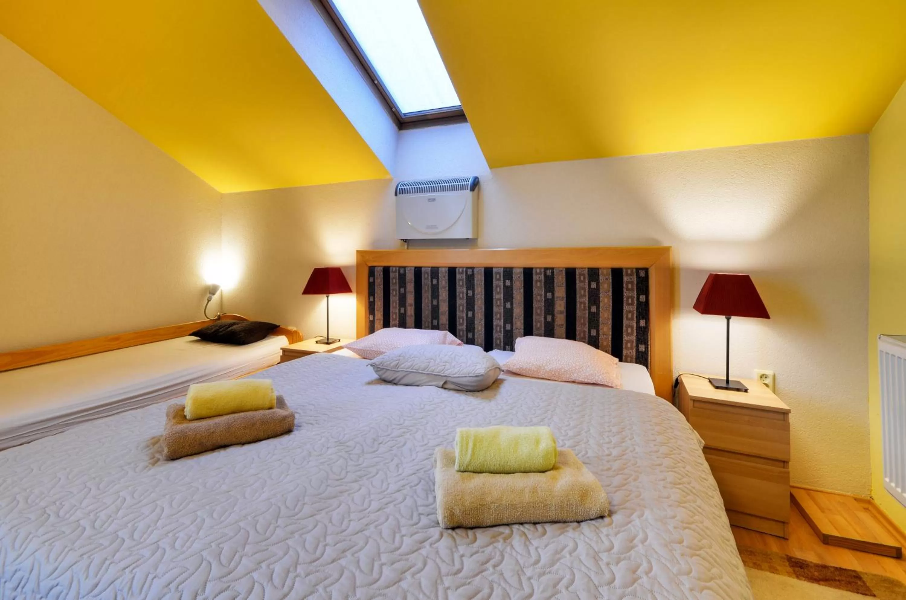 Bedroom, Bed in Spa & Pool Apartment Hotel - Restaurant VILLA IVICA