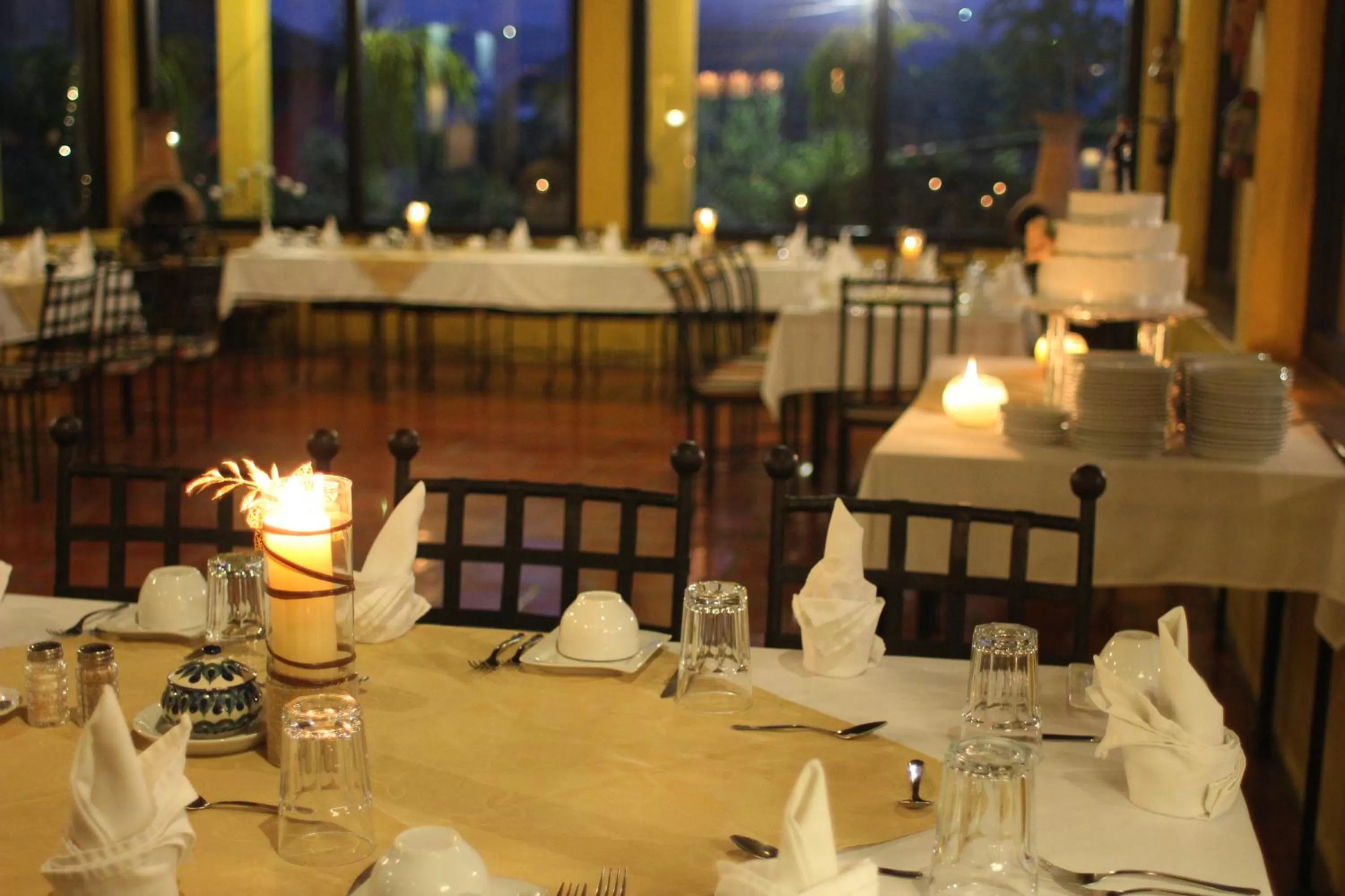 Restaurant/places to eat in Hotel Toliman