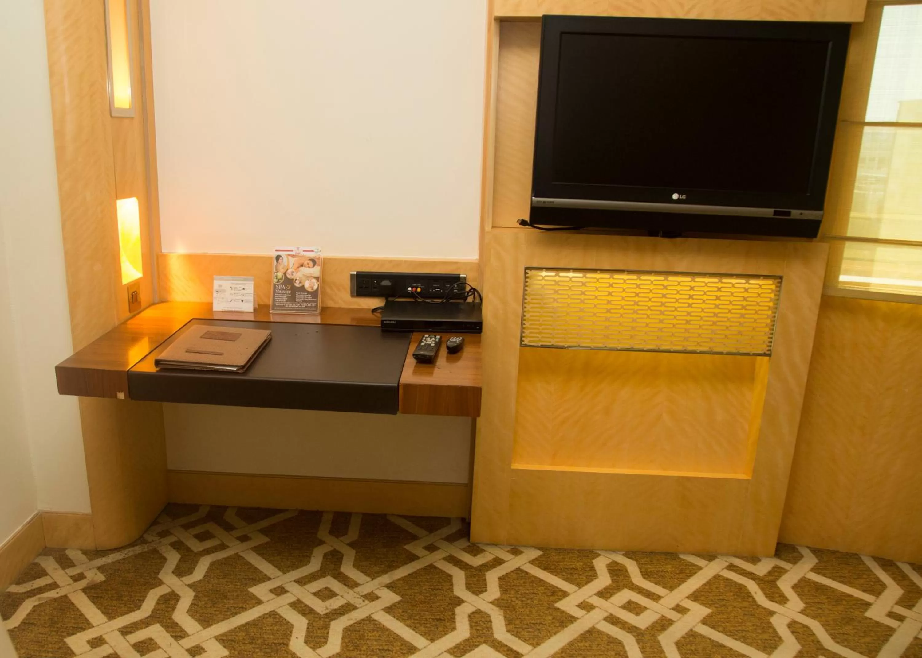 TV and multimedia in Marco Polo Hotel