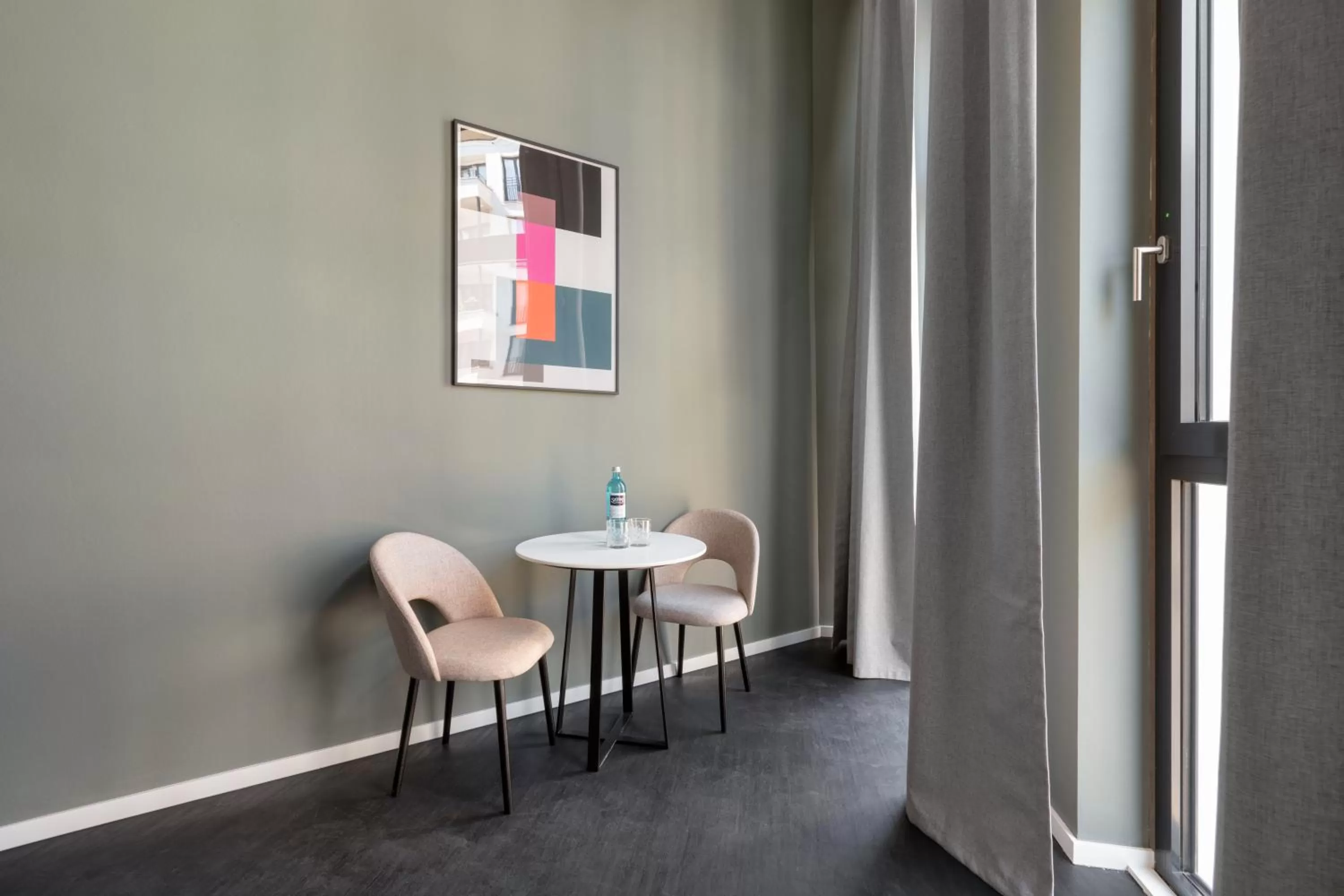 Dining area in Numa Berlin Boxer