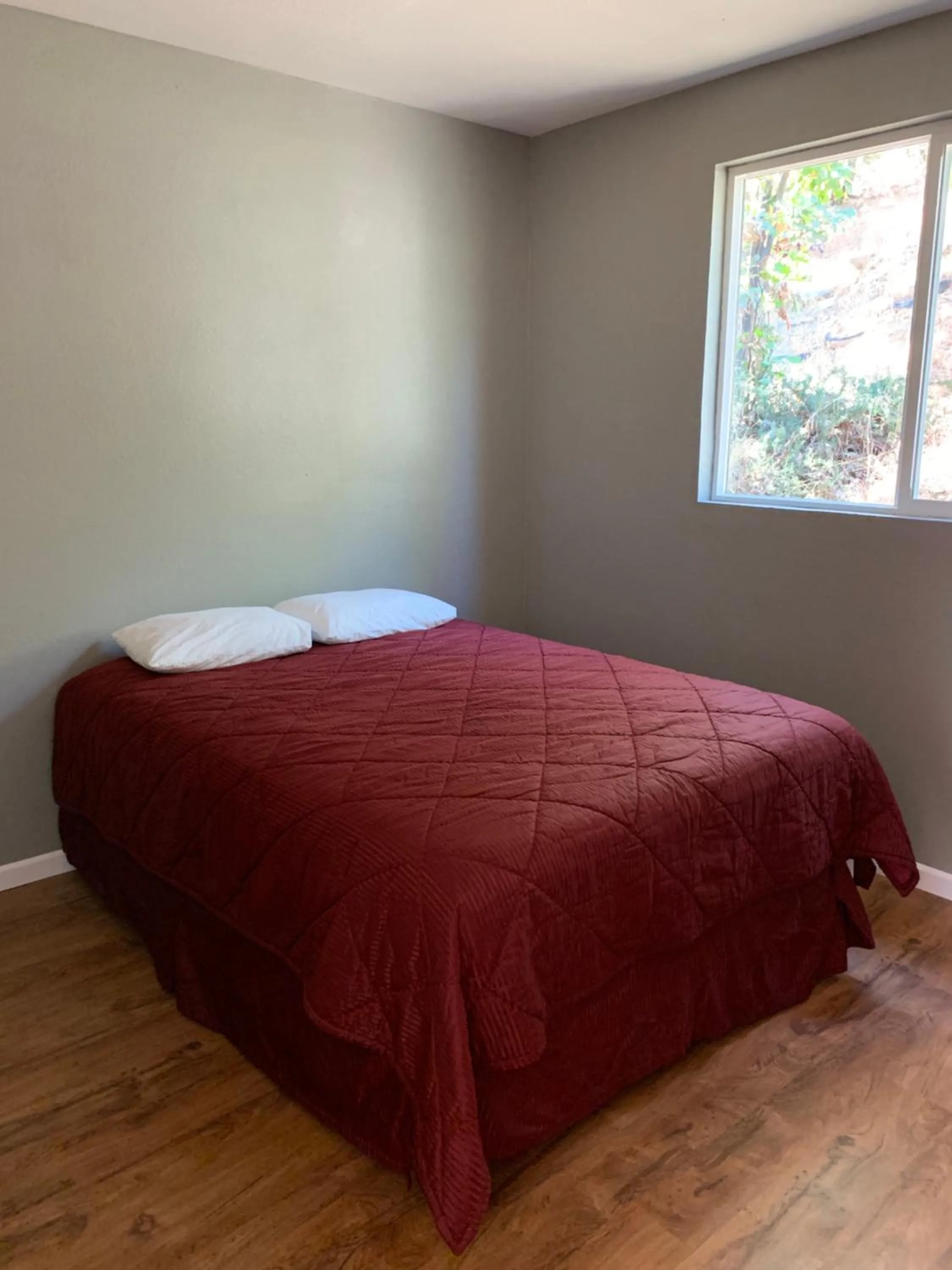 Bed in Mountain Trail Lodge and Vacation Rentals