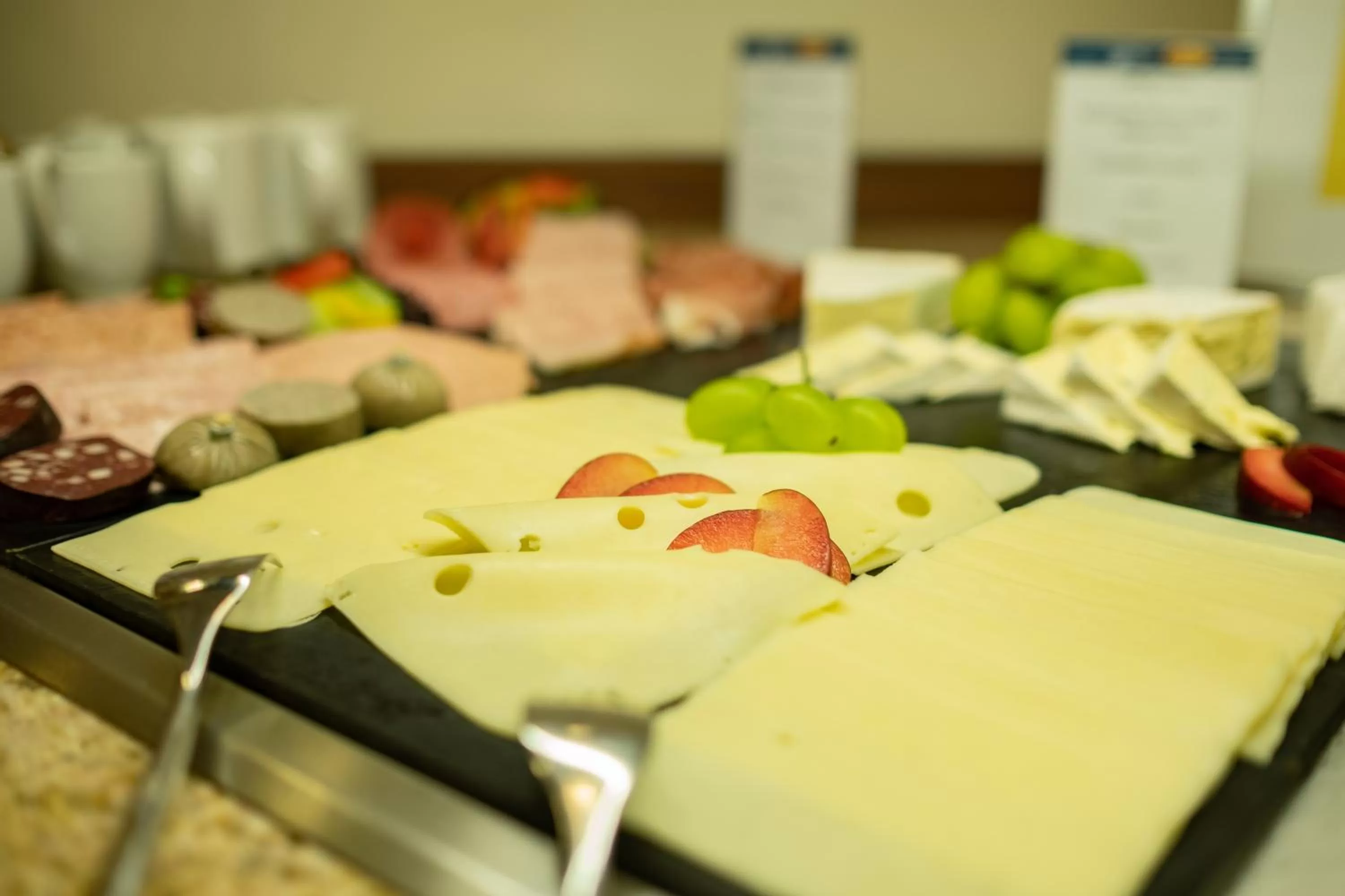 Buffet breakfast in Hotel Bär