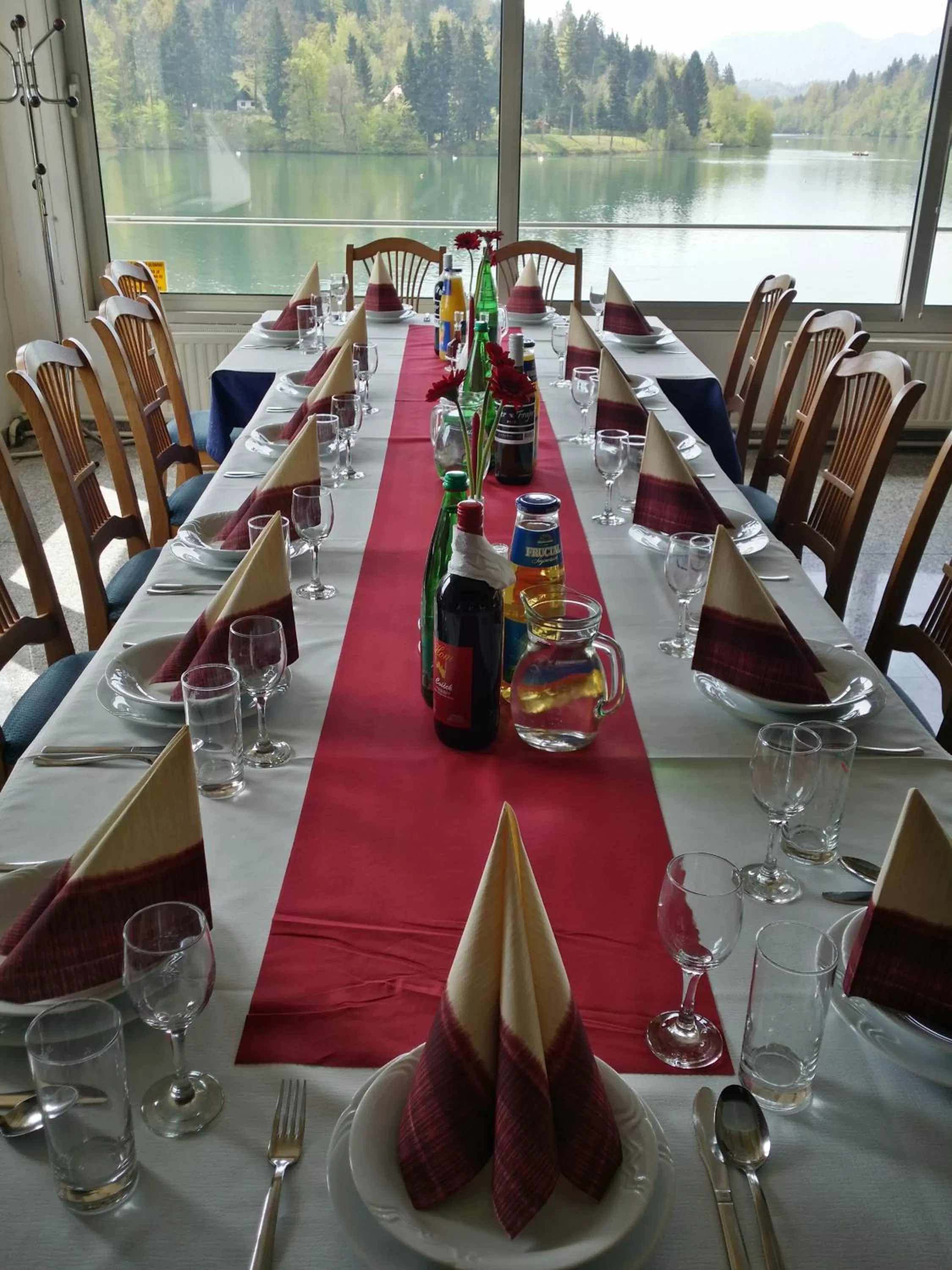 Evening entertainment, Restaurant/Places to Eat in Gostisce Jezero