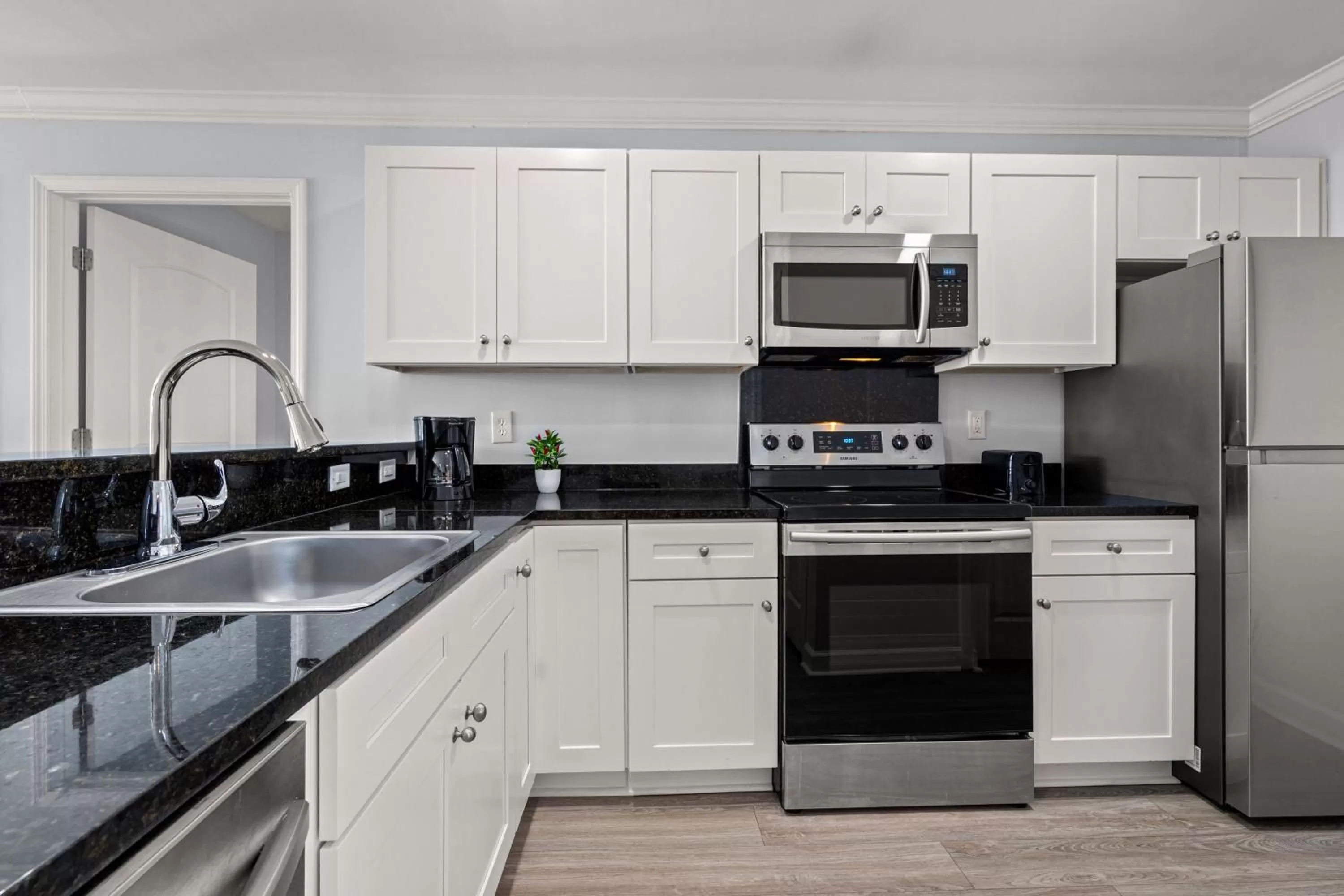 kitchen, Kitchen/Kitchenette in Ocean Escape Condos