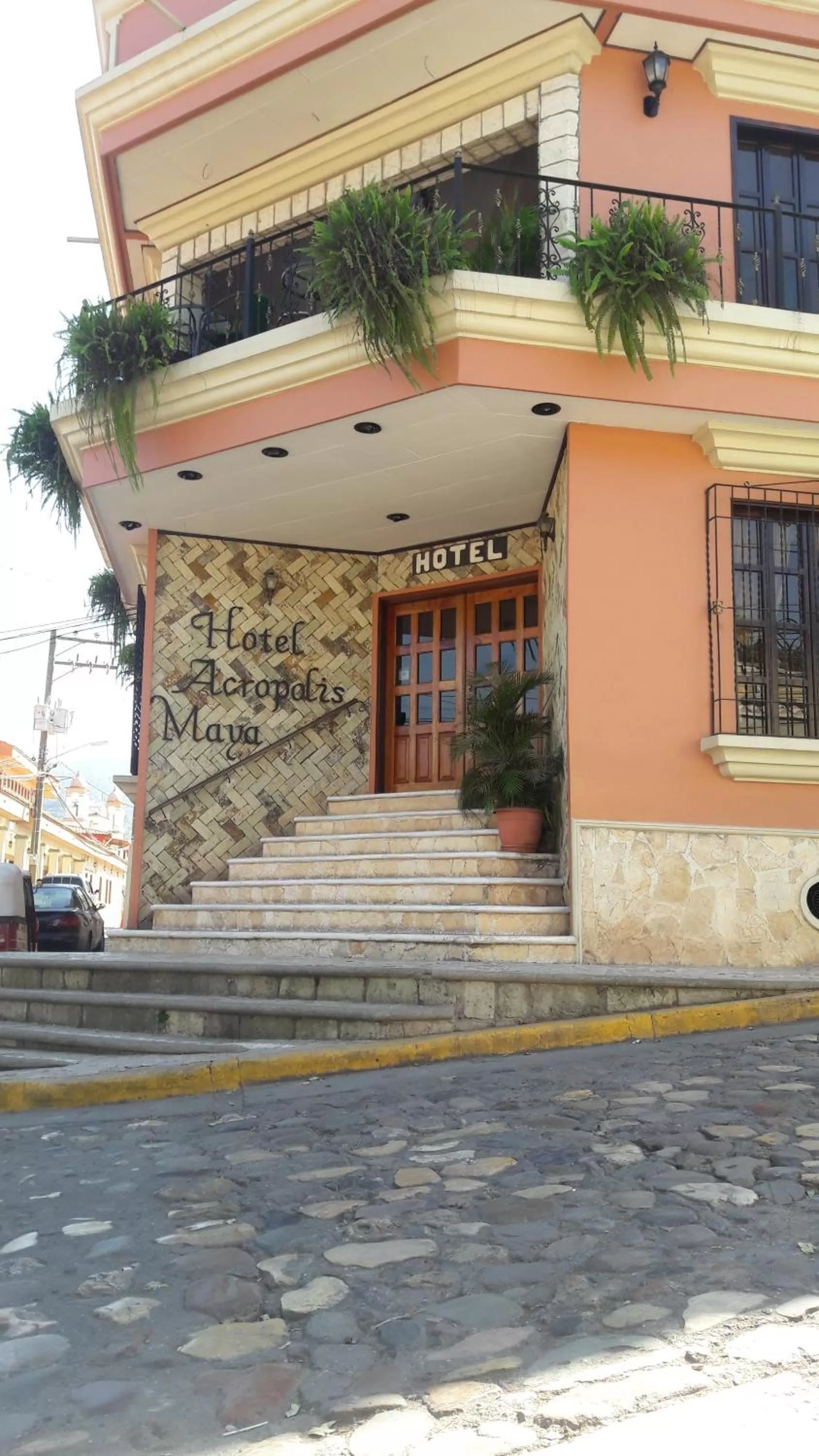 Facade/entrance in Hotel Acropolis Maya