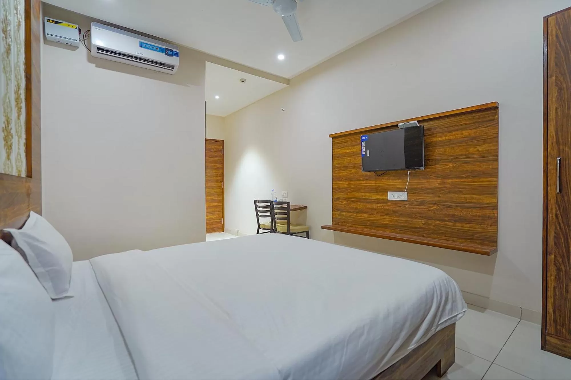 Bed in FabHotel HC Mohali Inn