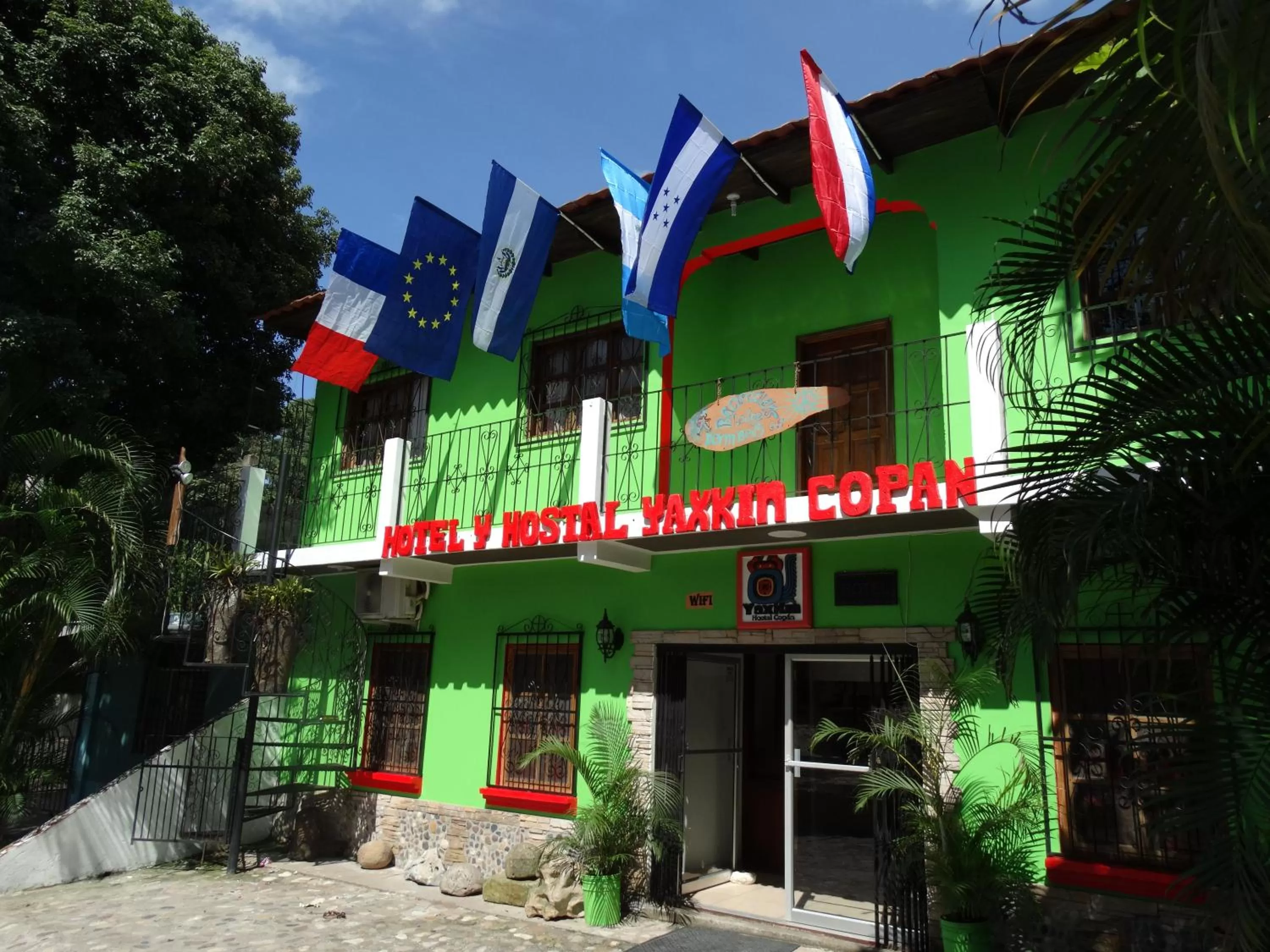 Hotel & Hostal Yaxkin Copan