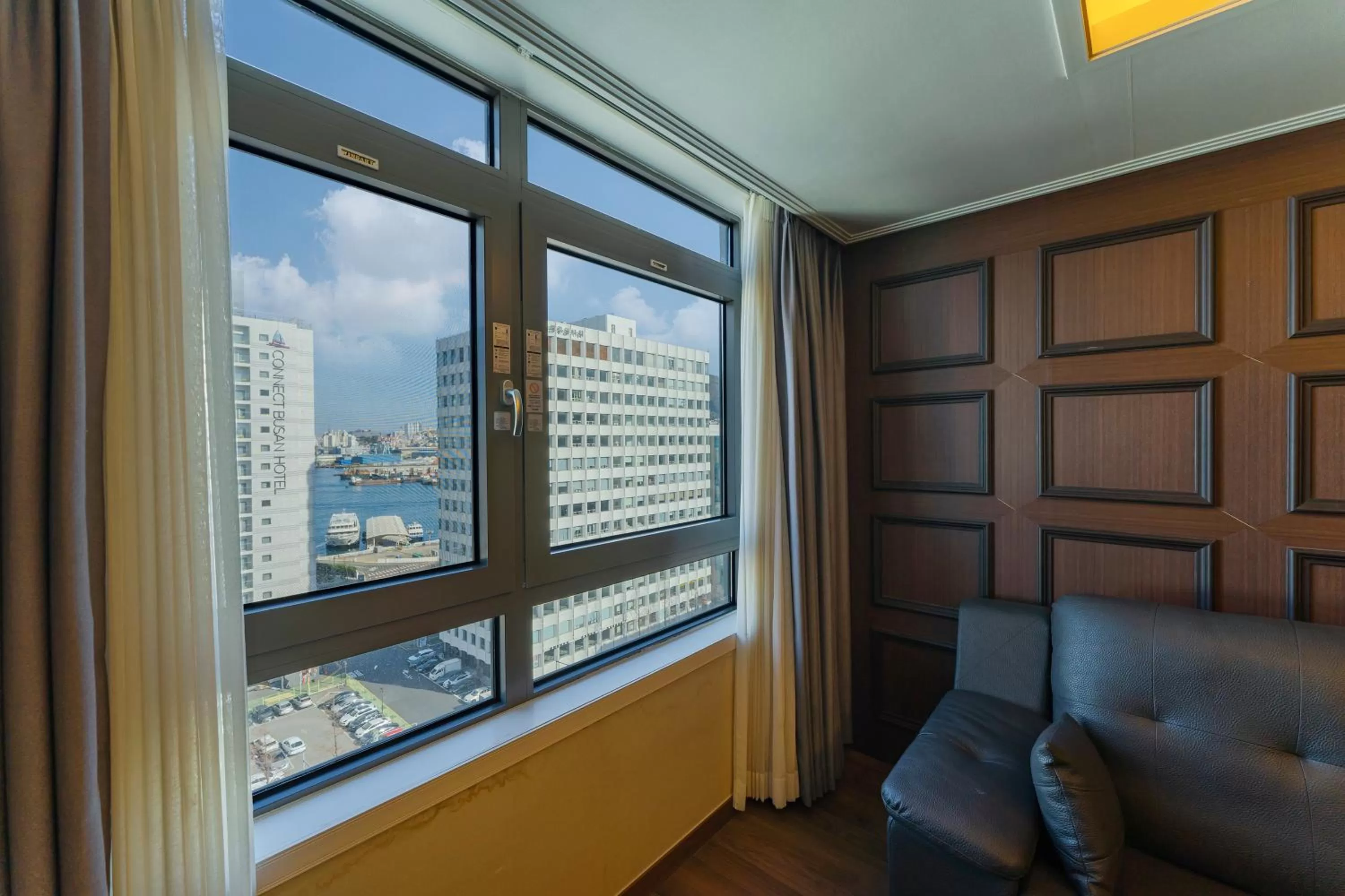 Living room in Central Park Hotel Busan