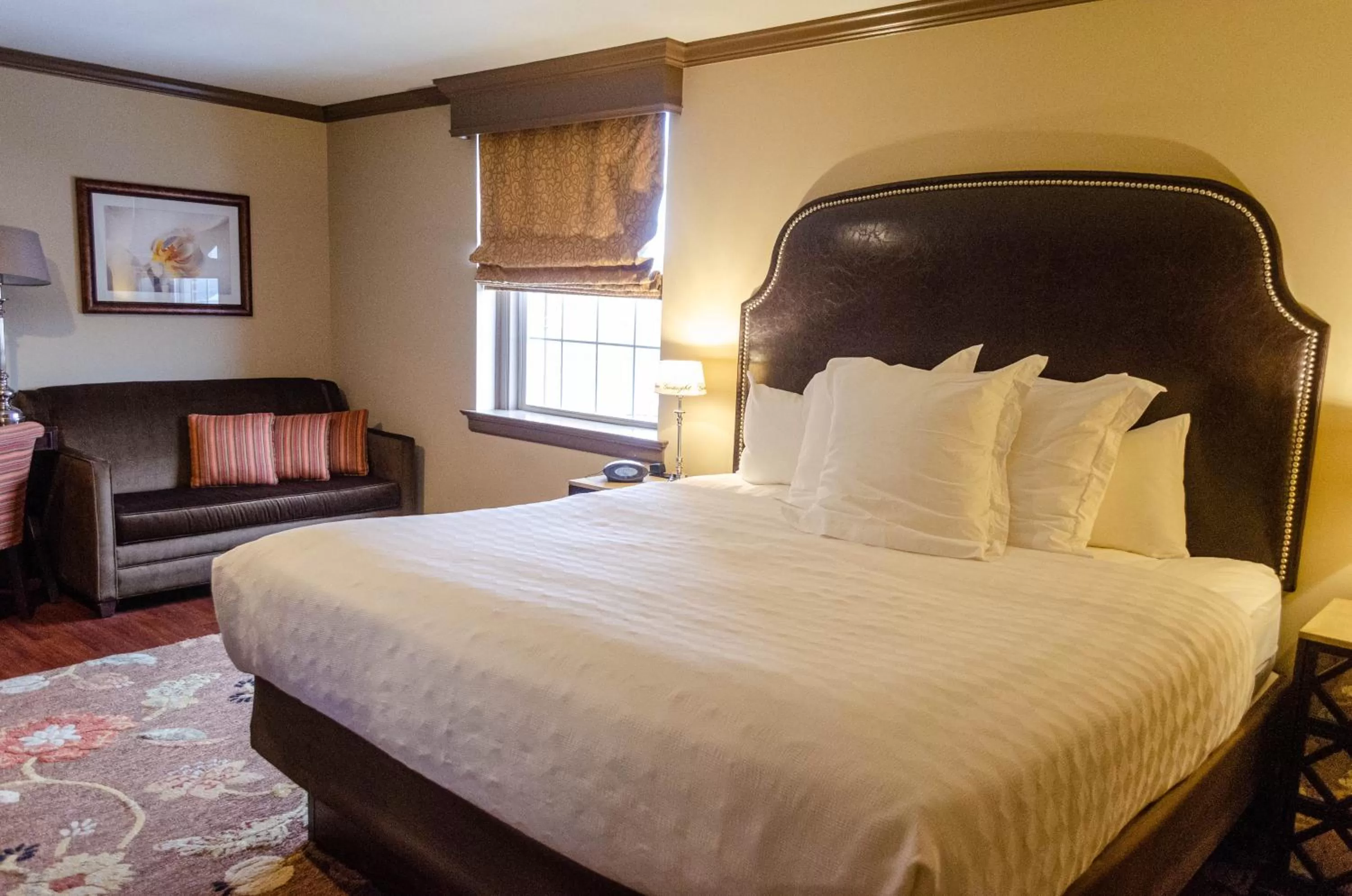 Photo of the whole room, Bed in The Bolling Wilson Hotel