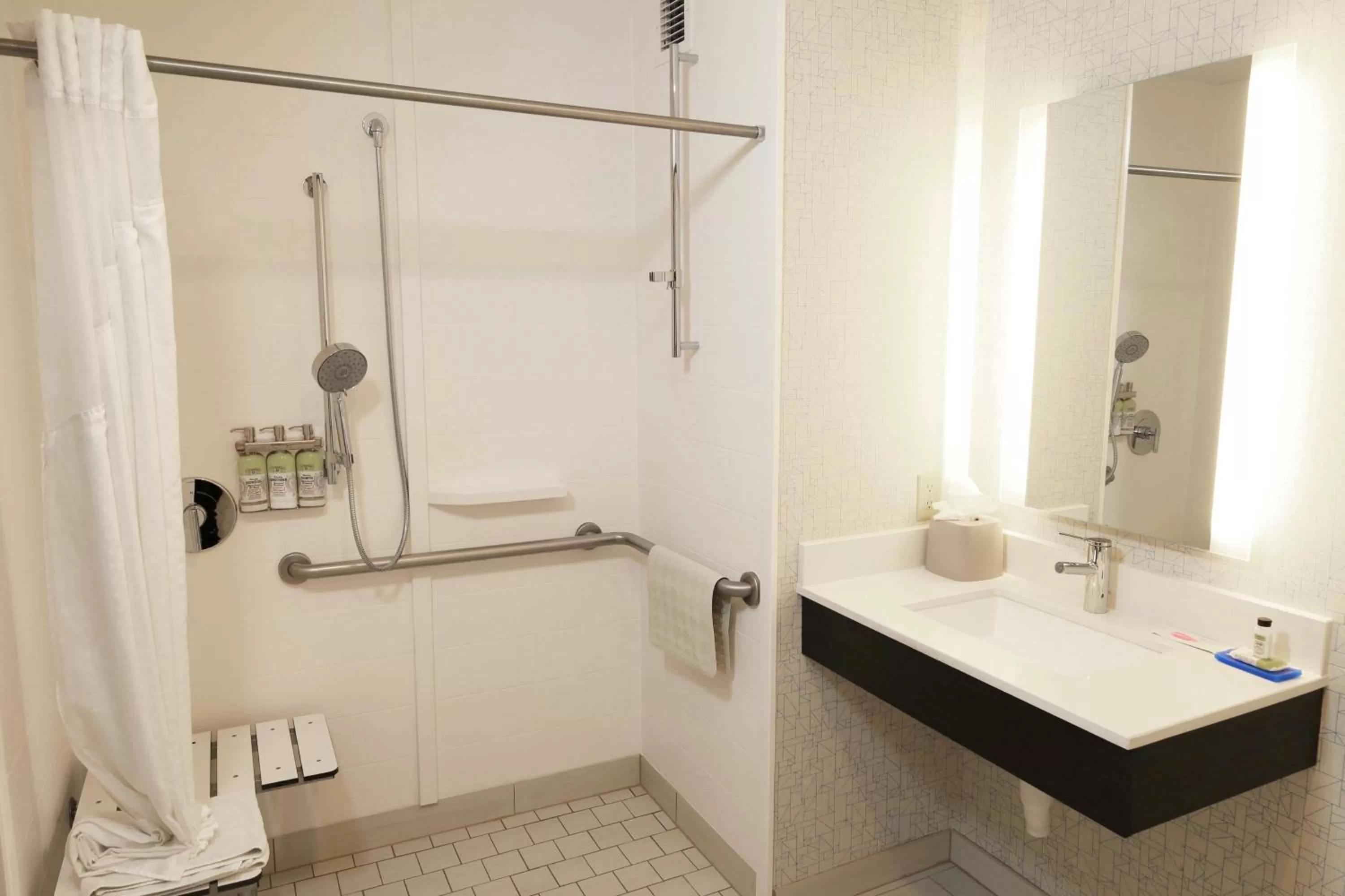 King Room - Hearing Accessible - Roll-in Shower in Holiday Inn Express Hotel & Suites Napa Valley-American Canyon, an IHG Hotel