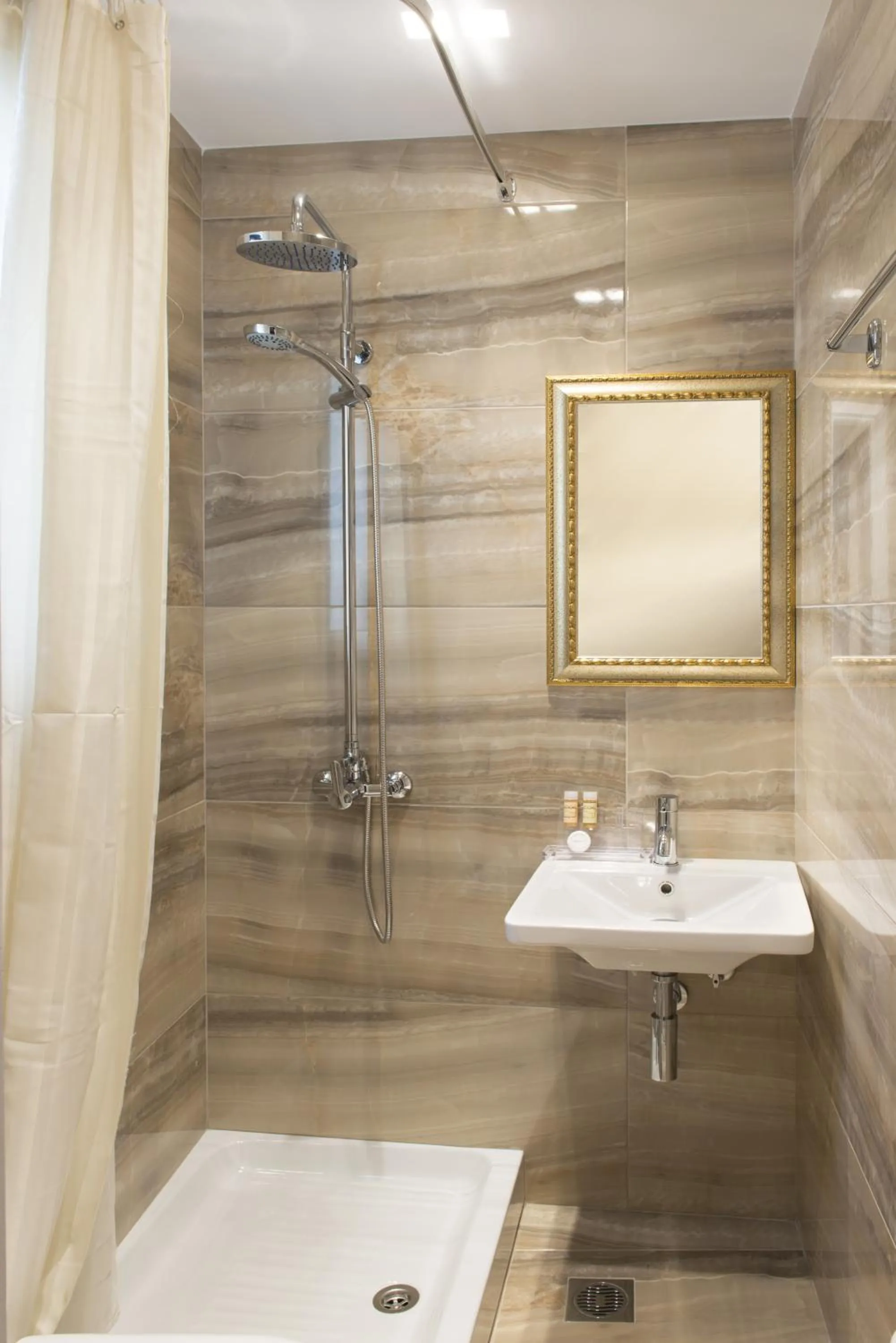 Shower in Marble House