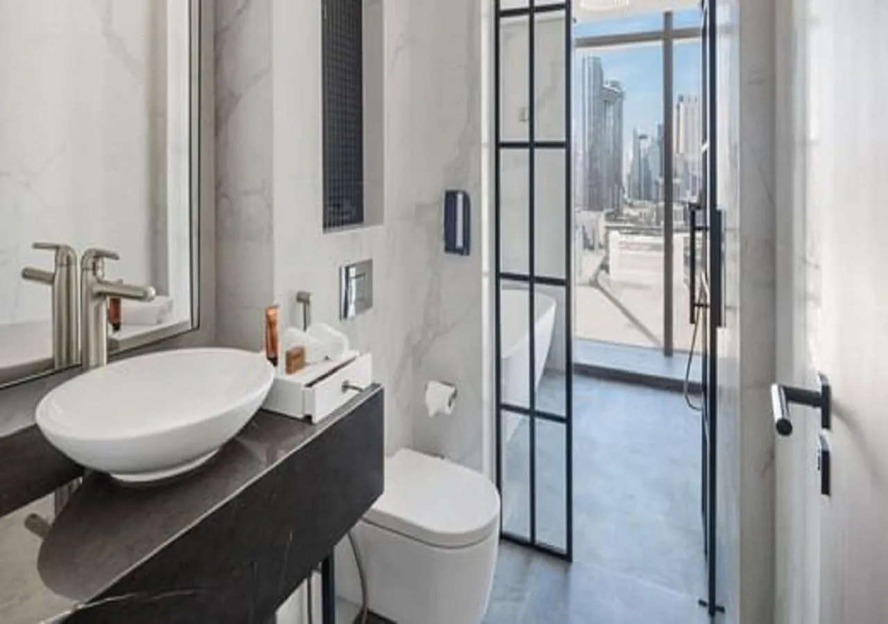 Shower in Paramount Hotel Midtown