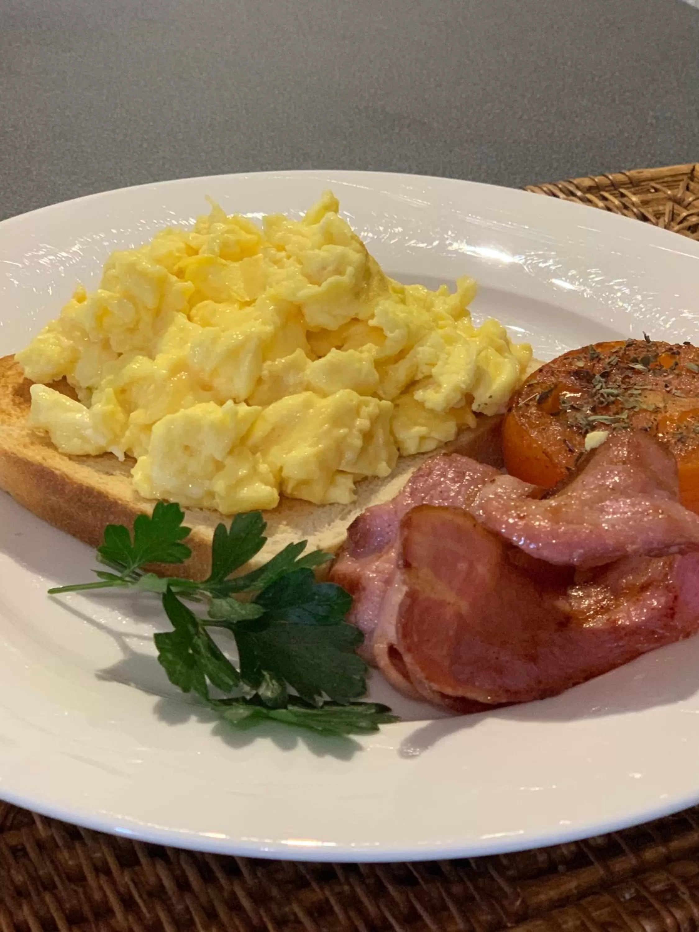 Breakfast in Sneezewood Farm Bed&Breakfast and Self-Catering Cottage