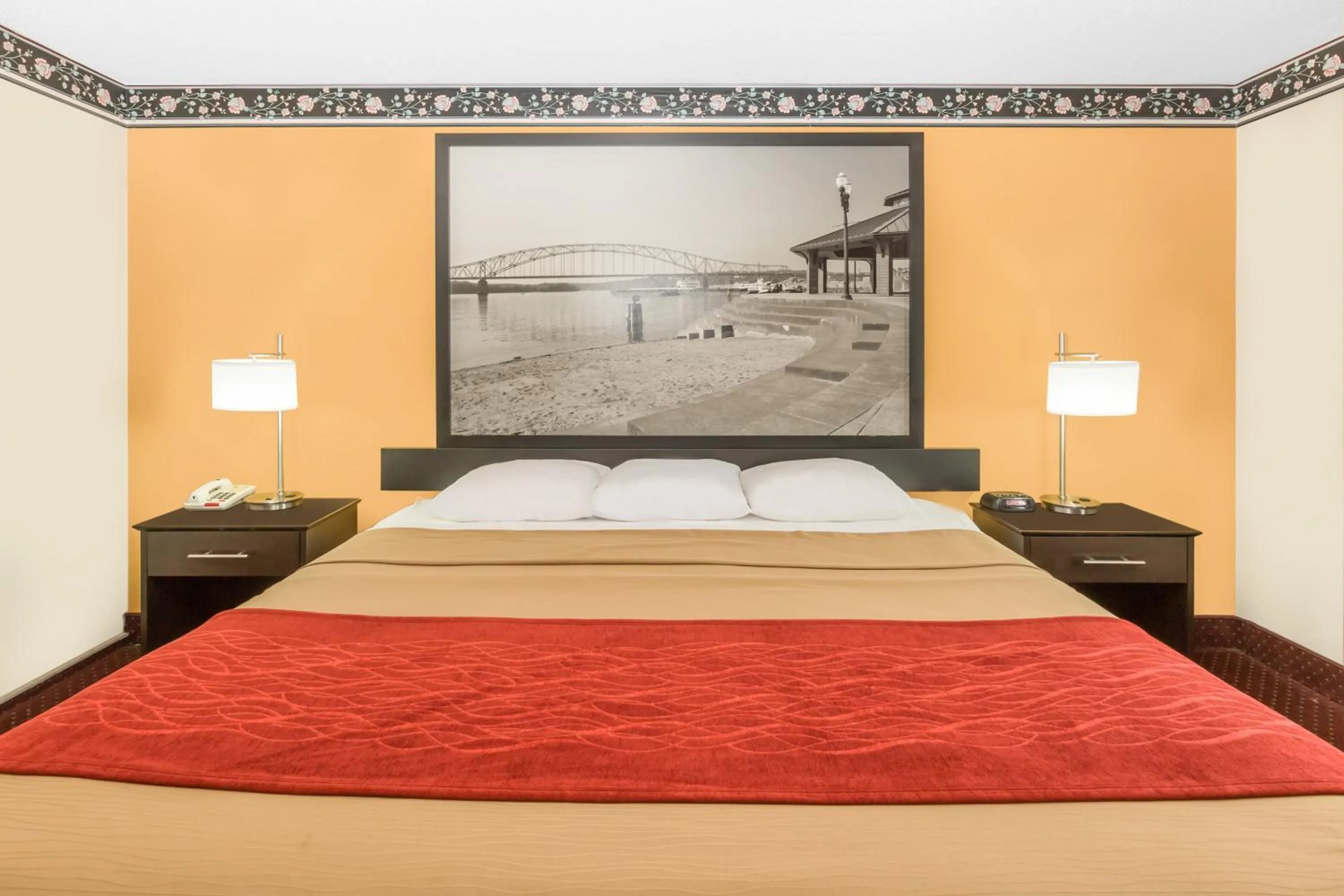 Photo of the whole room, Bed in Super 8 by Wyndham Ames