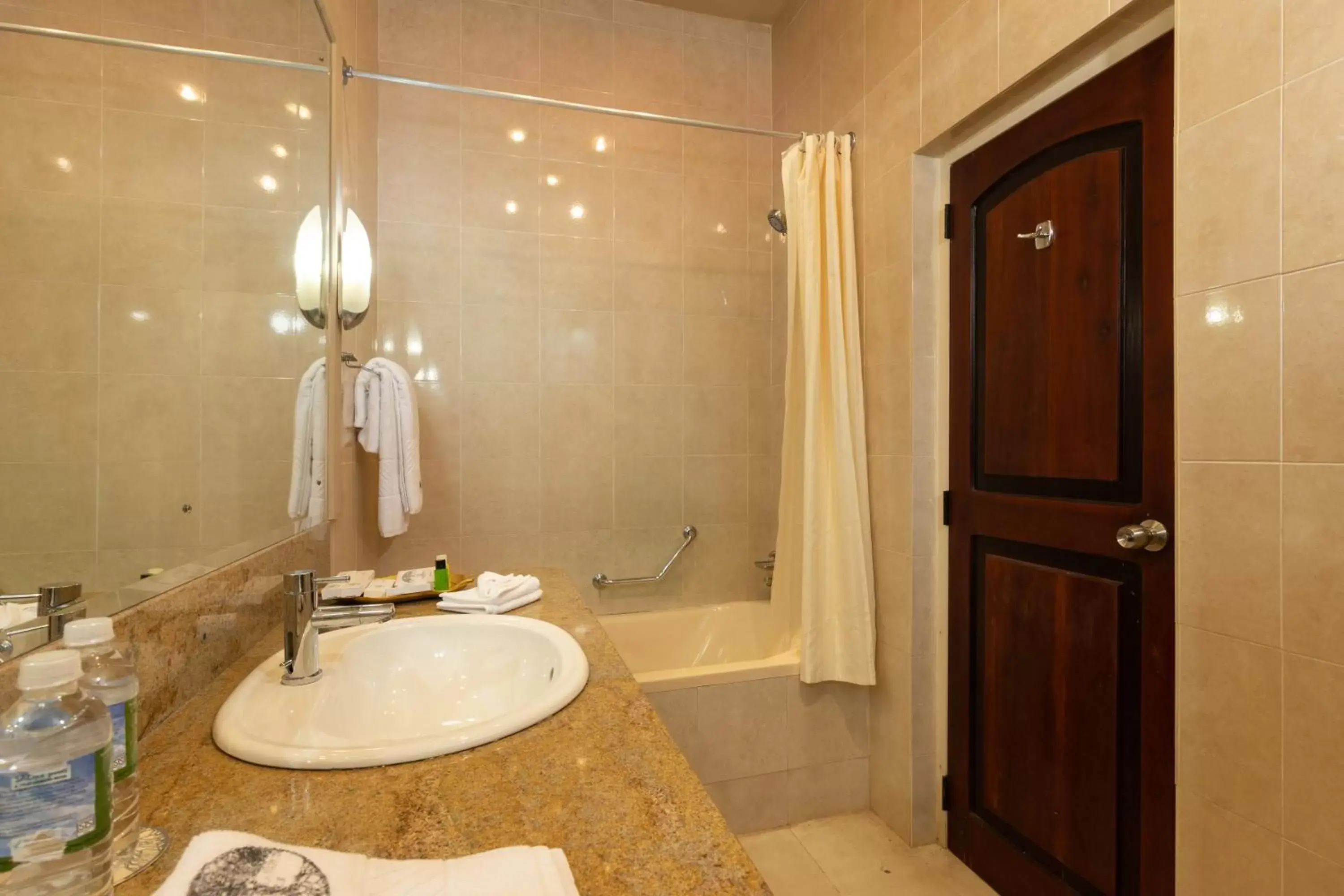 Standard Double or Twin Room in Tamarind Tree Garden Resort - Katunayake Standard Double or Twin Room in Tamarind Tree Garden Resort - Katunayake