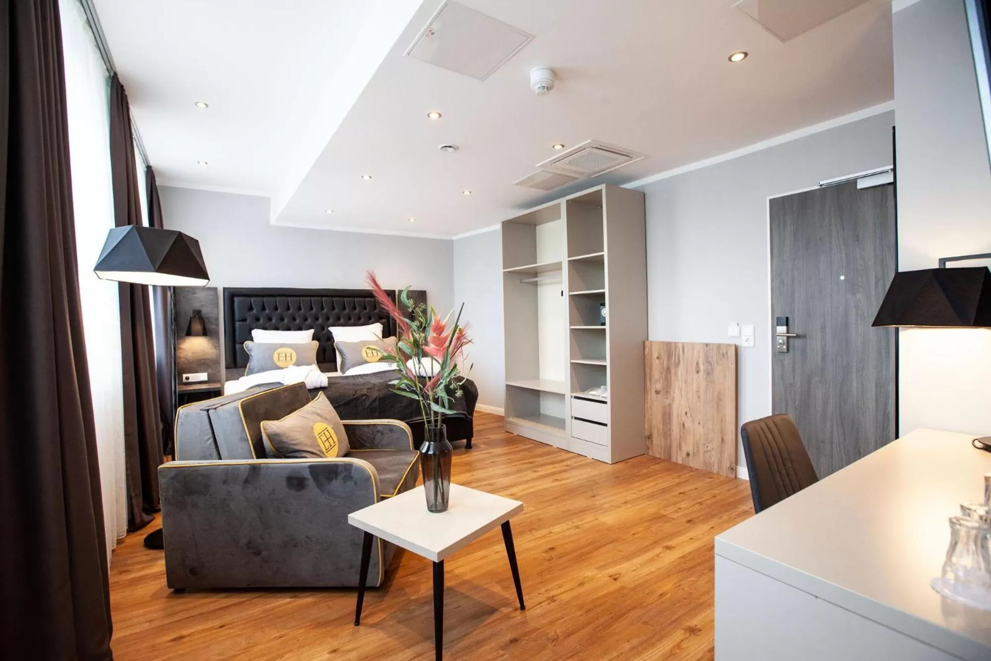 Seating area, Bed in Elens Hotel