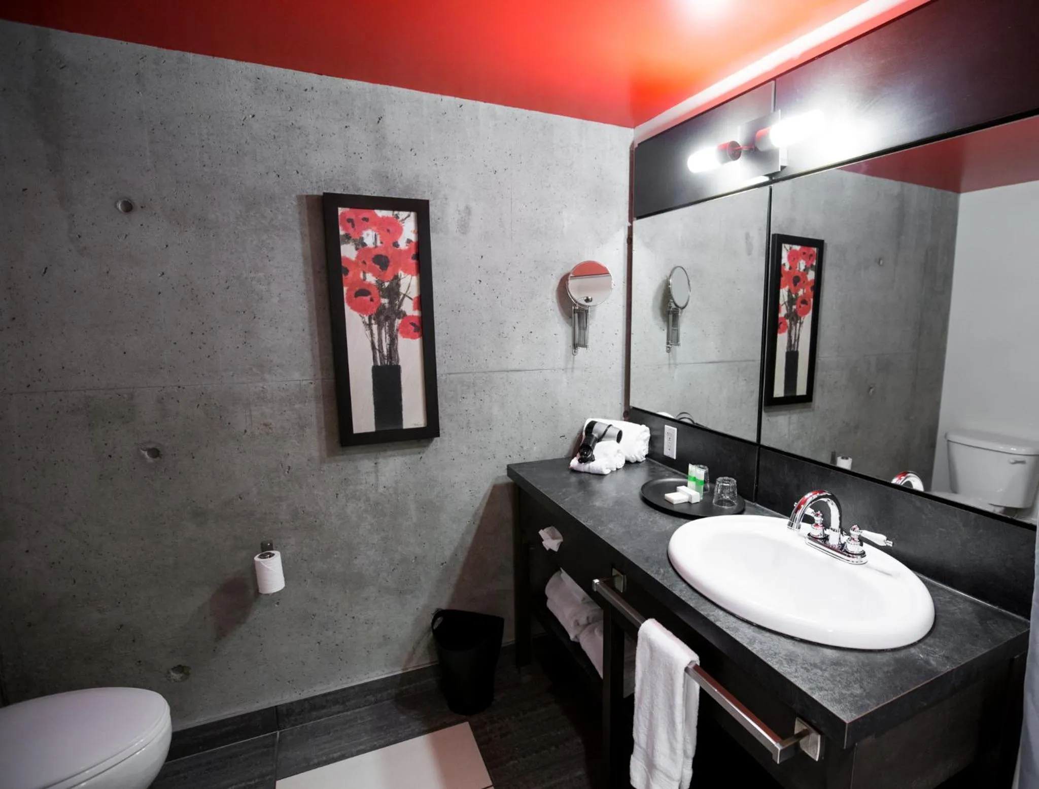 Bathroom in Grand Times Hotel – Aeroport de Quebec