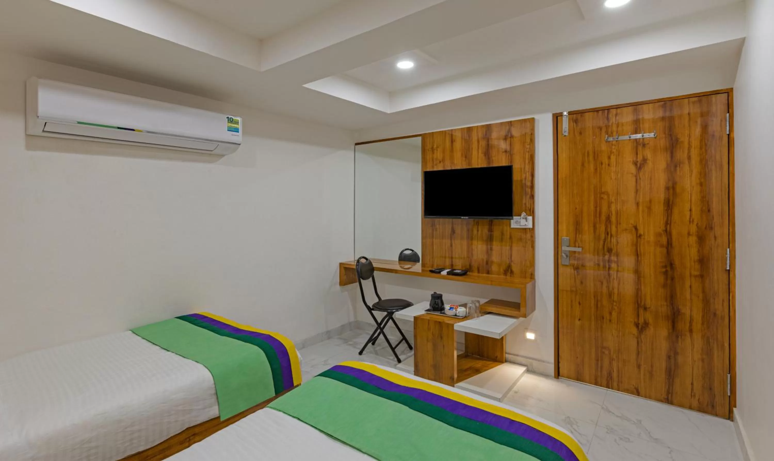 Bedroom, Bed in Treebo Prince Plaza