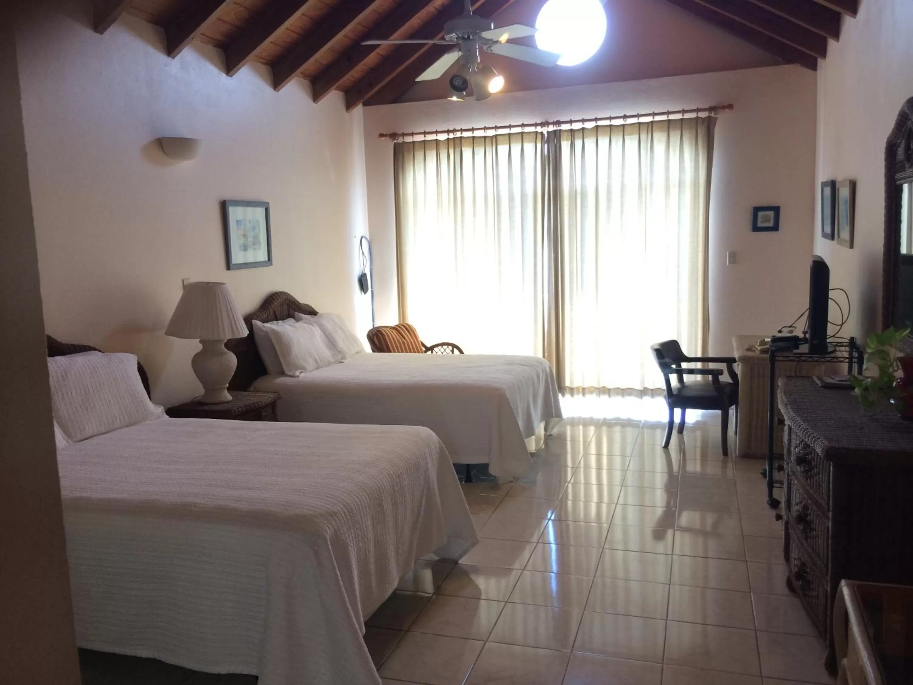 Bedroom, Bed in Fort Burt Hotel