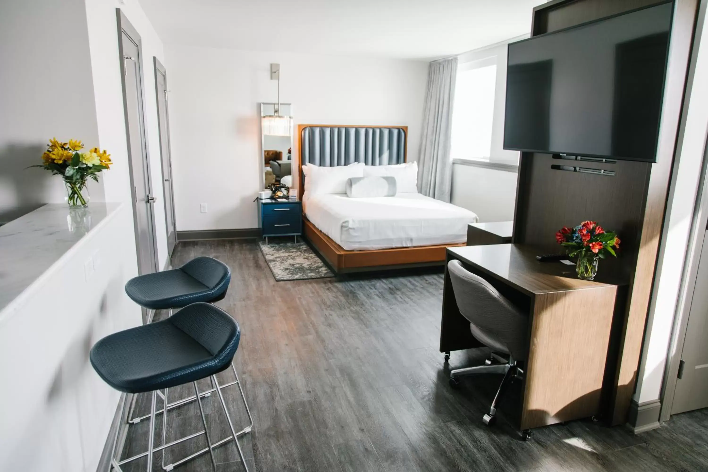 Queen Deluxe Accessible Suite in Hotel Legends Queen Deluxe Accessible Suite in Hotel Legends