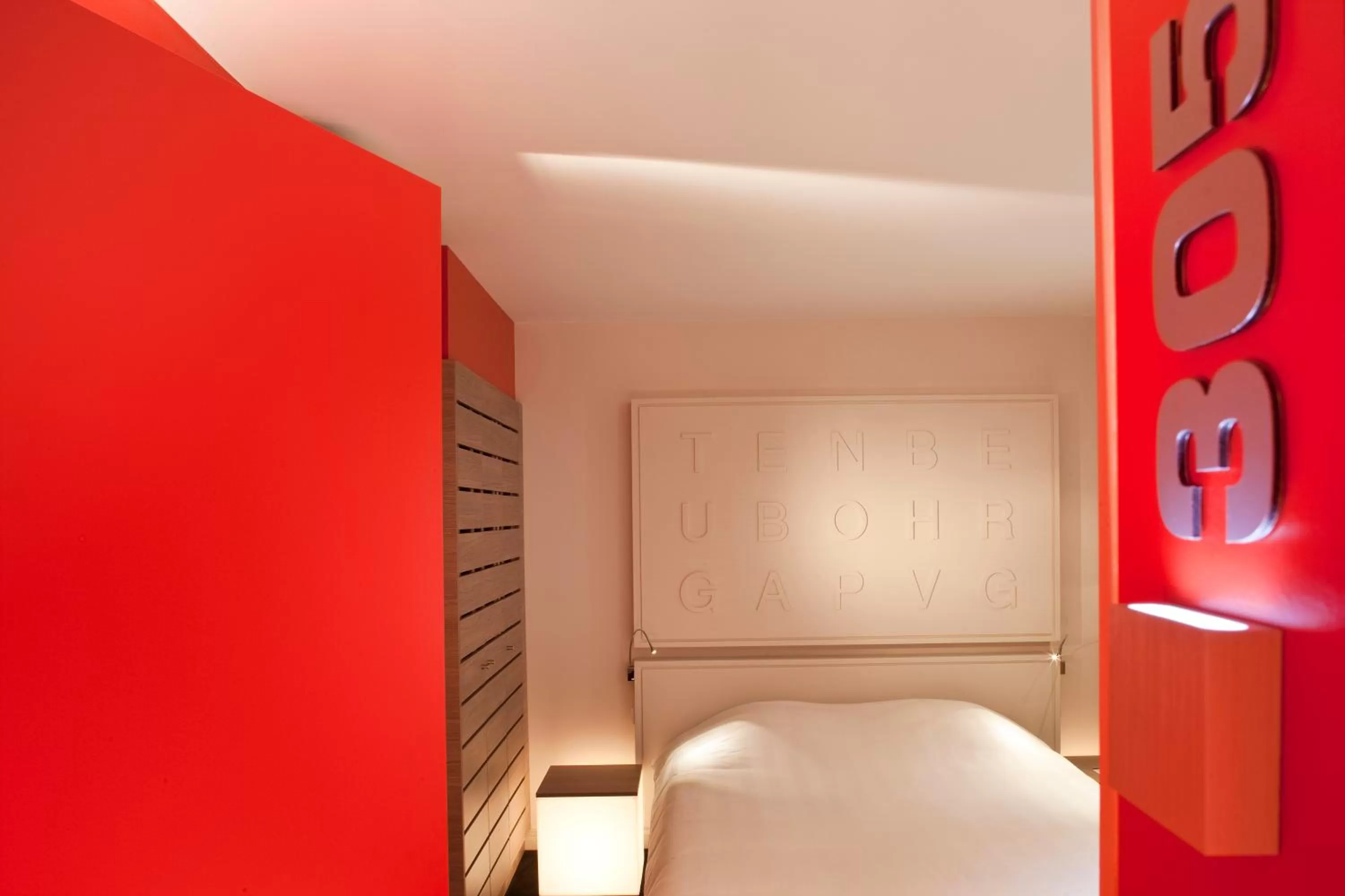 Photo of the whole room, Bed in Hôtel Gutenberg