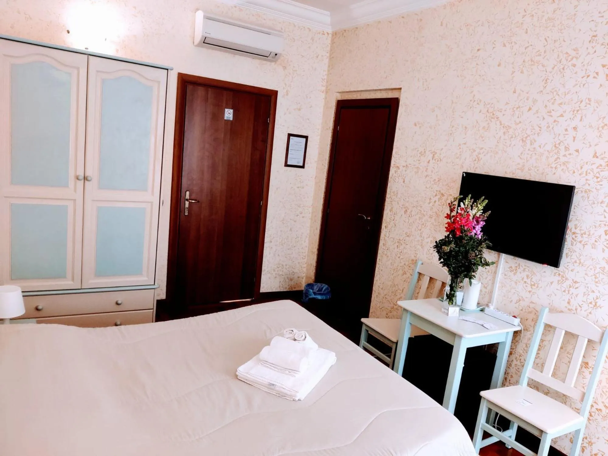 Bed in St. Peter's Rooms Rome