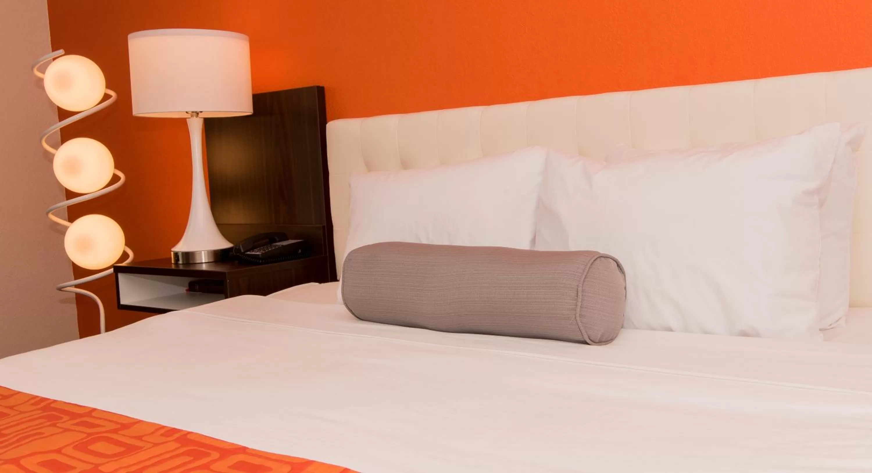 King Room - Disability Access/Non-Smoking in Howard Johnson by Wyndham Portsmouth