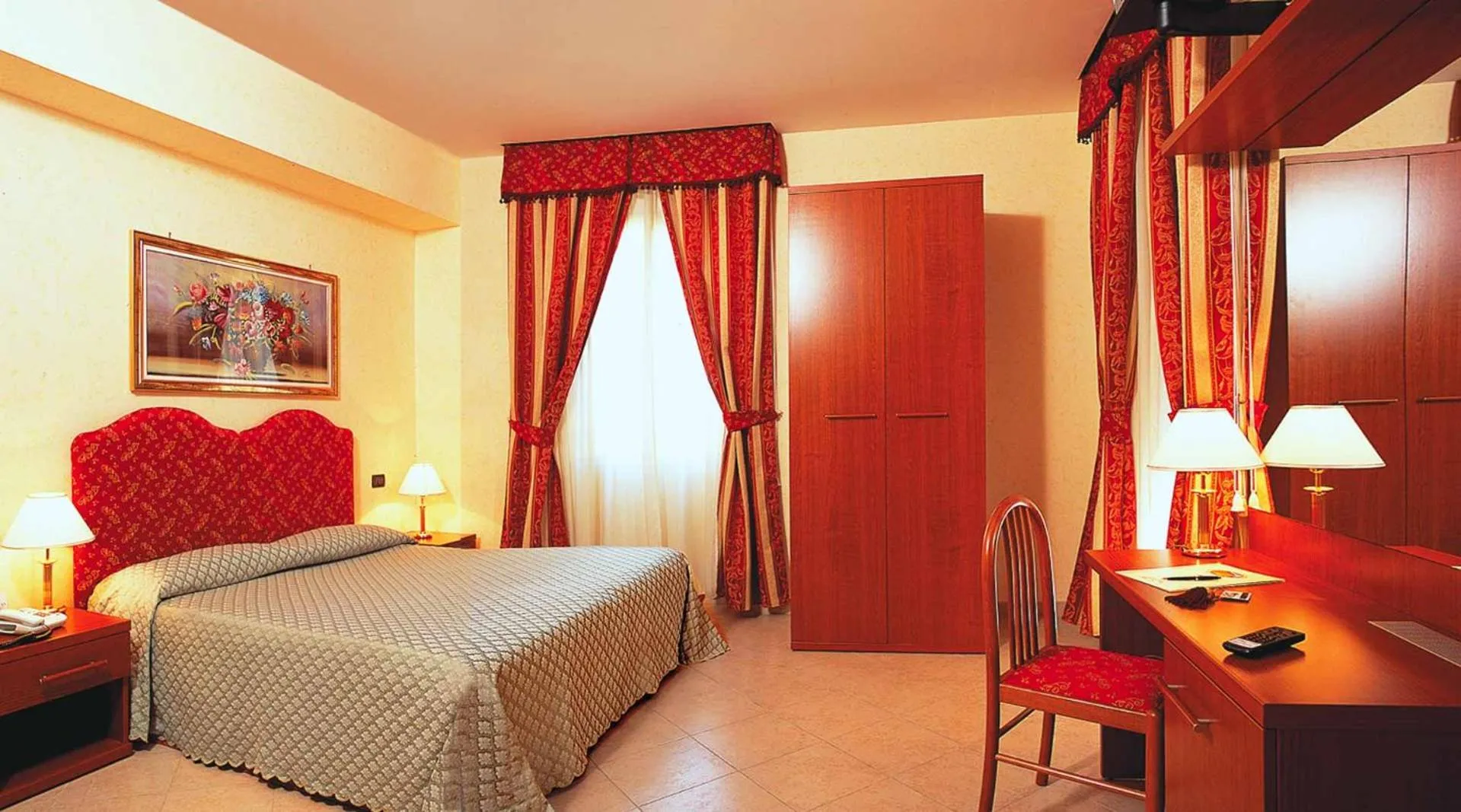 Photo of the whole room, Bed in Hotel Stromboli