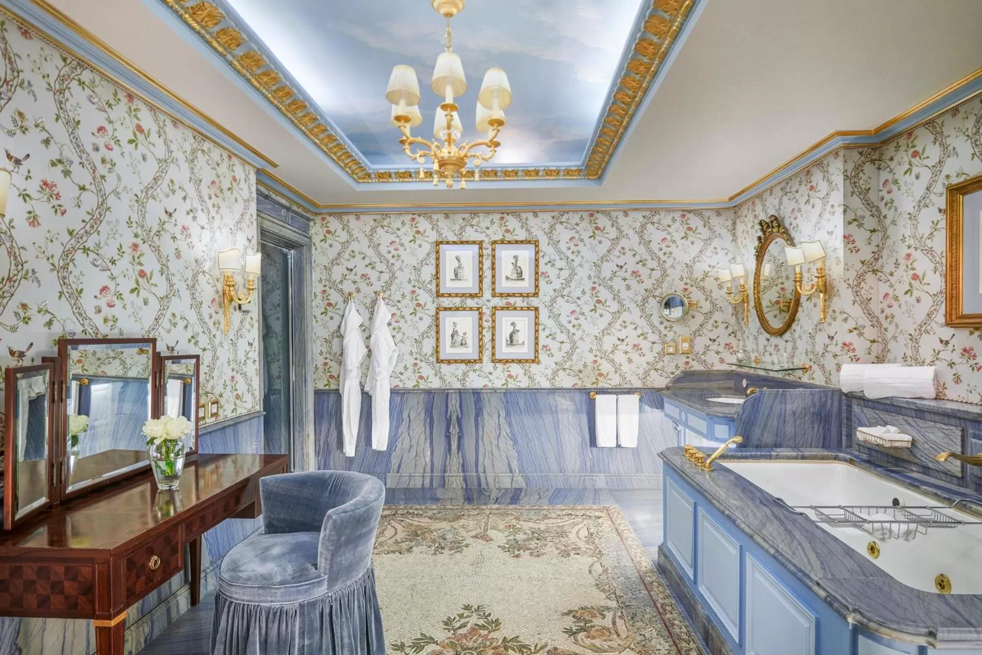 Shower in Four Seasons Hotel Alexandria At San Stefano