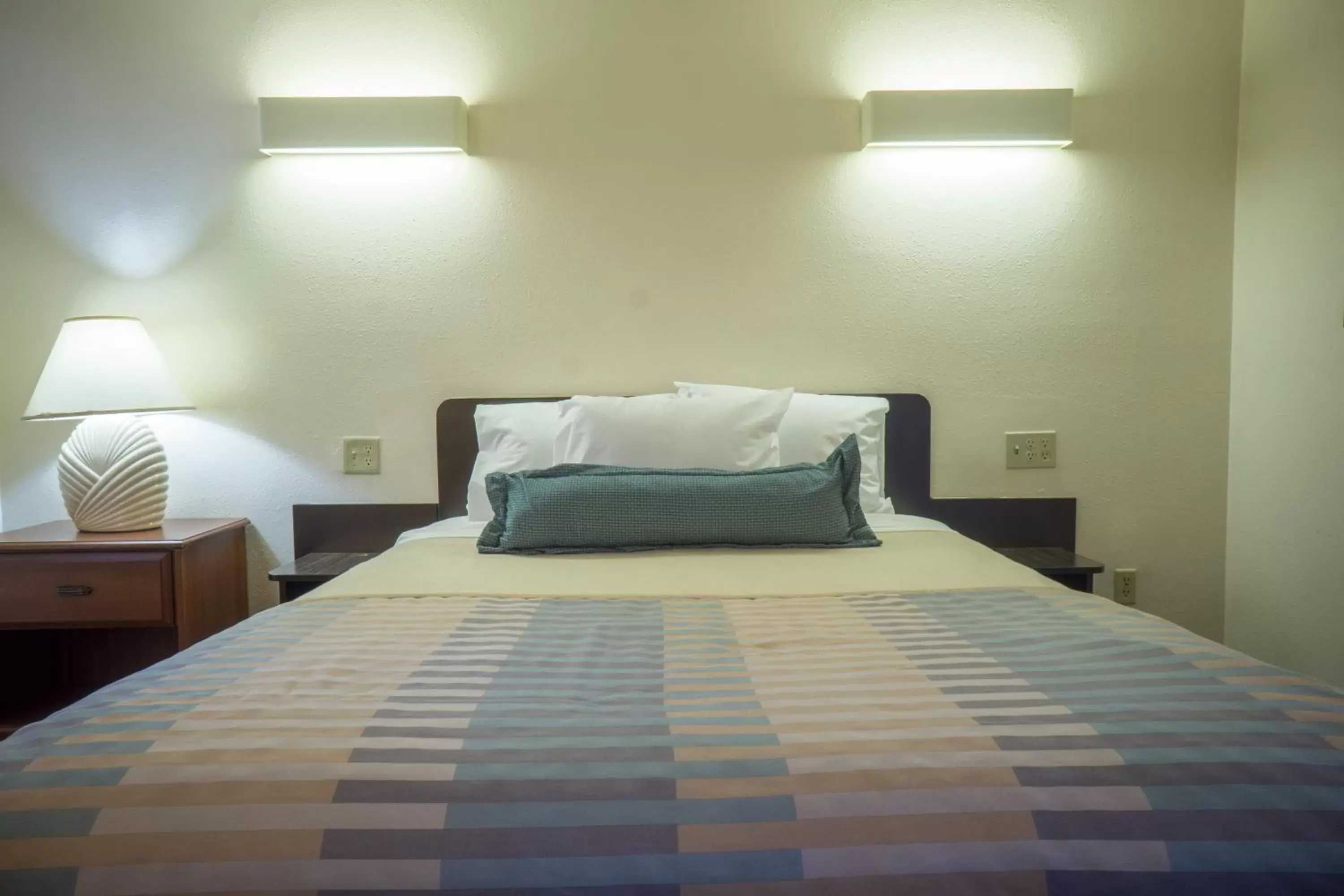 King Room in Sunnyside Inn and Suites King Room in Sunnyside Inn and Suites