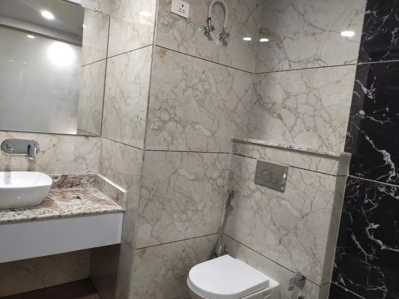 Bathroom in Hotel Green - Behind Parmarth Niketan