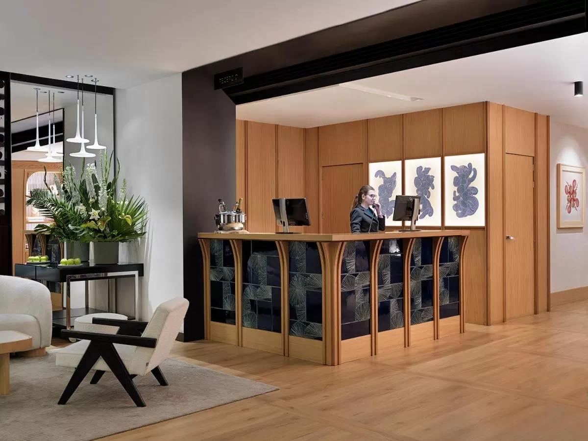 Lobby or reception in H10 Port Vell 4* Sup