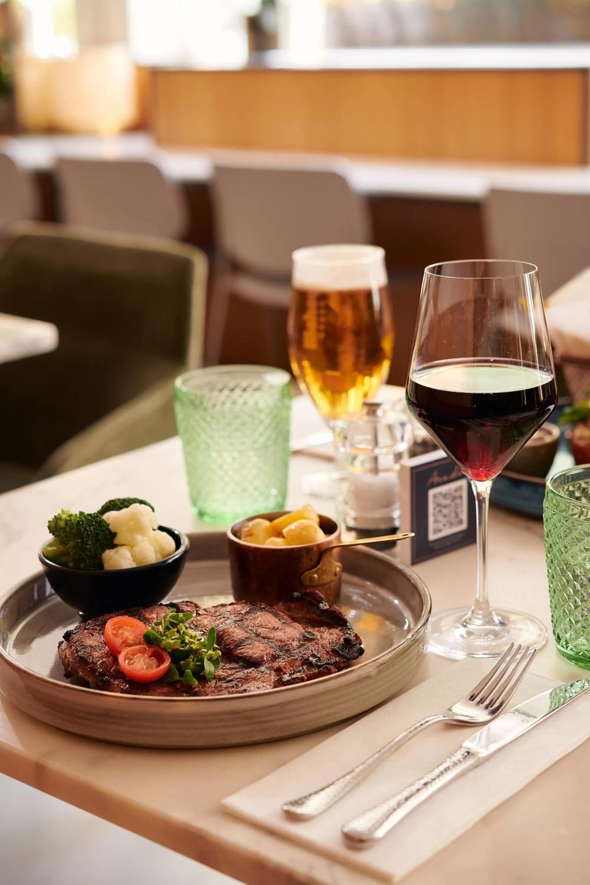 Restaurant/places to eat in Melia White House Hotel