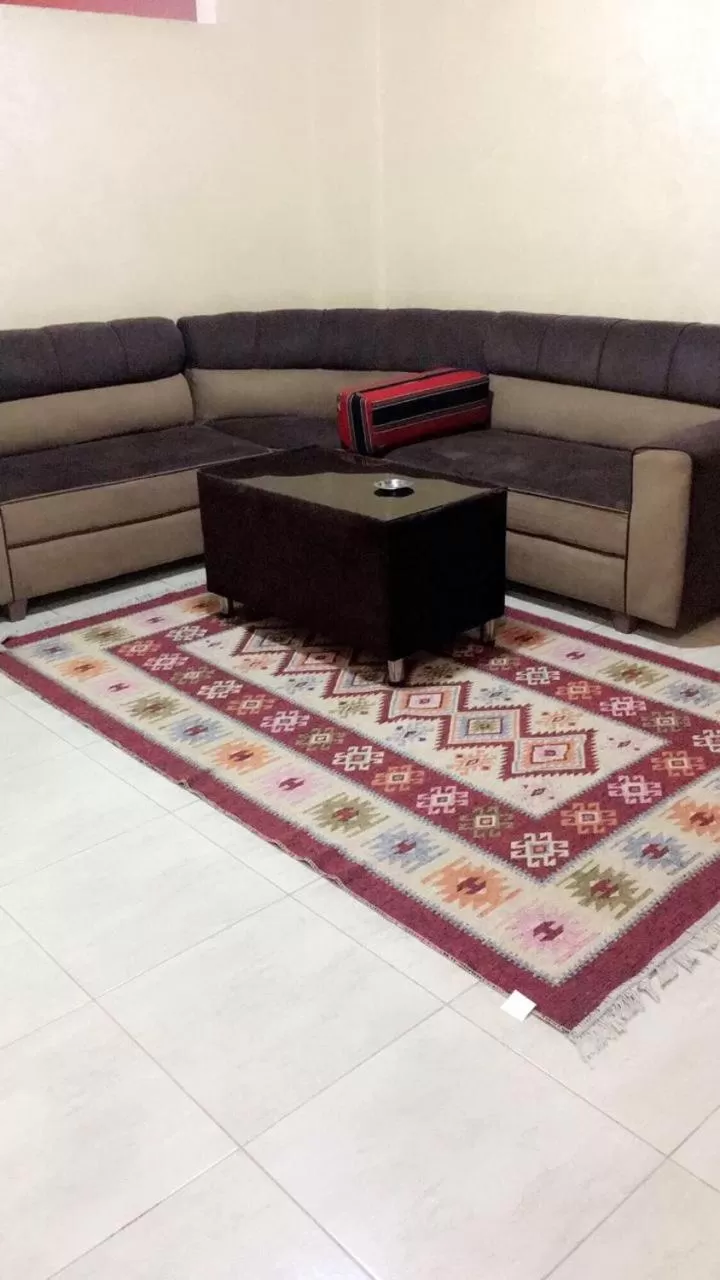 Living room in Al Tawheed Hotel Apartments