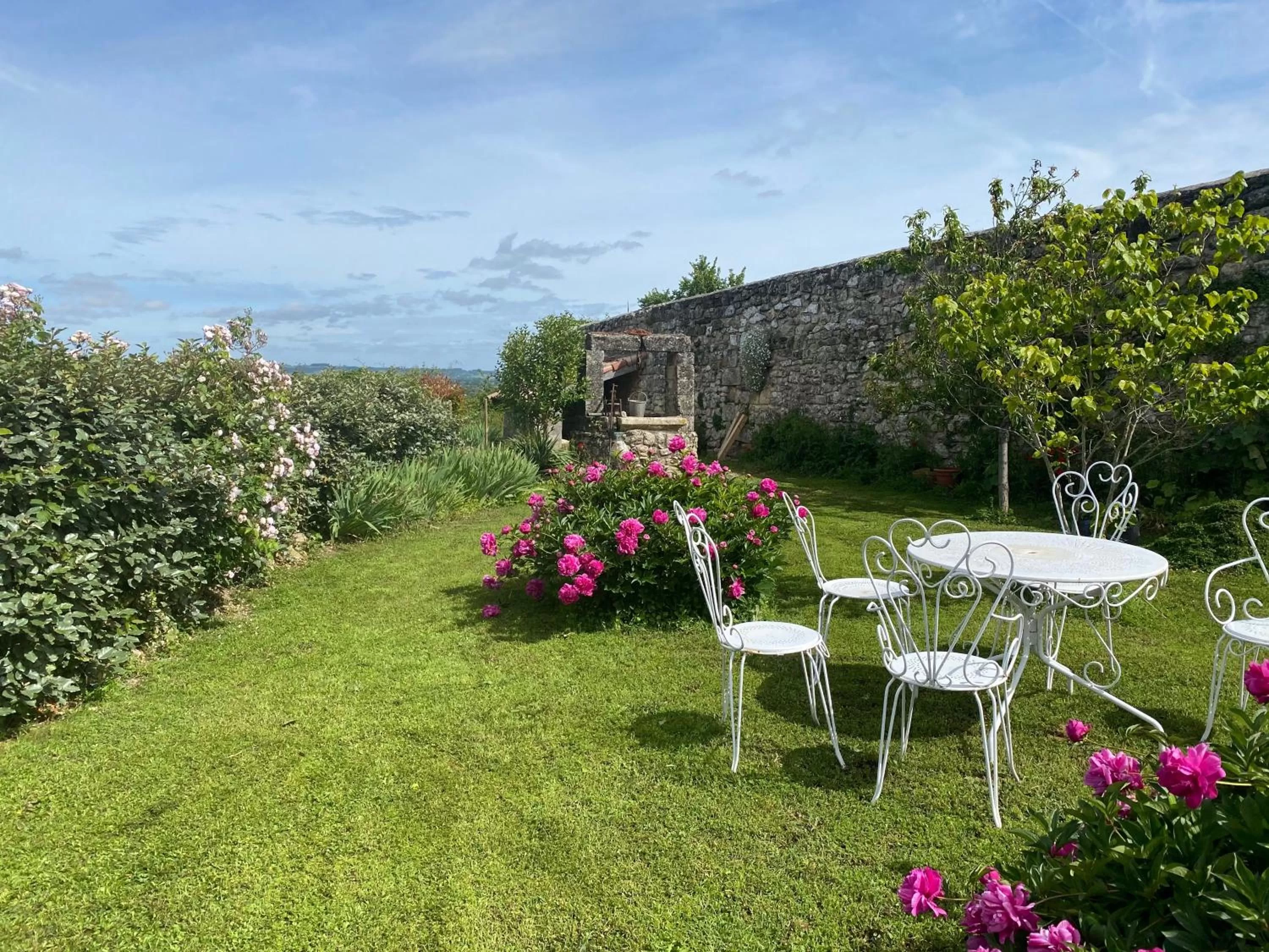 Garden in Le Prieuré de Saint Pierre