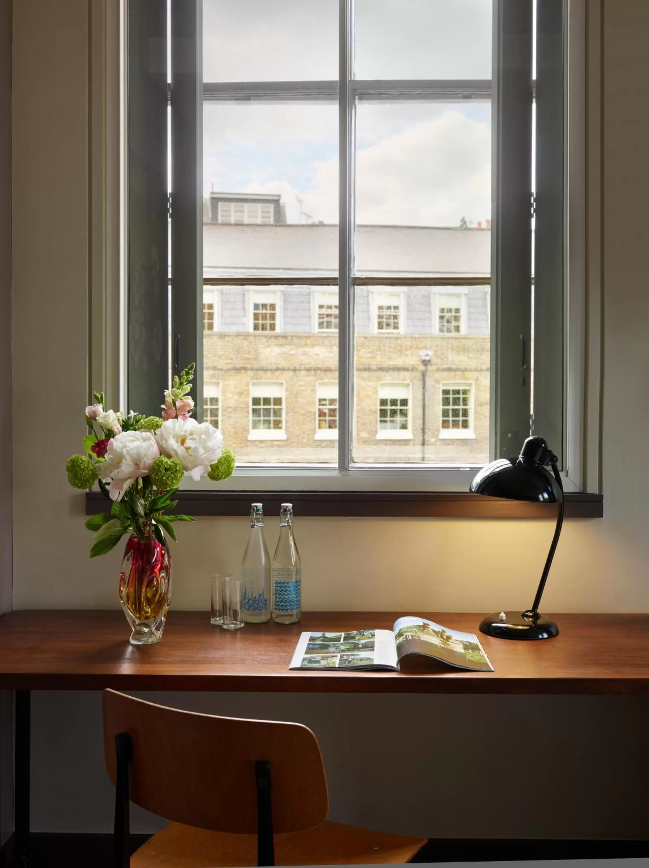 Seating area in Marrable's Farringdon Hotel